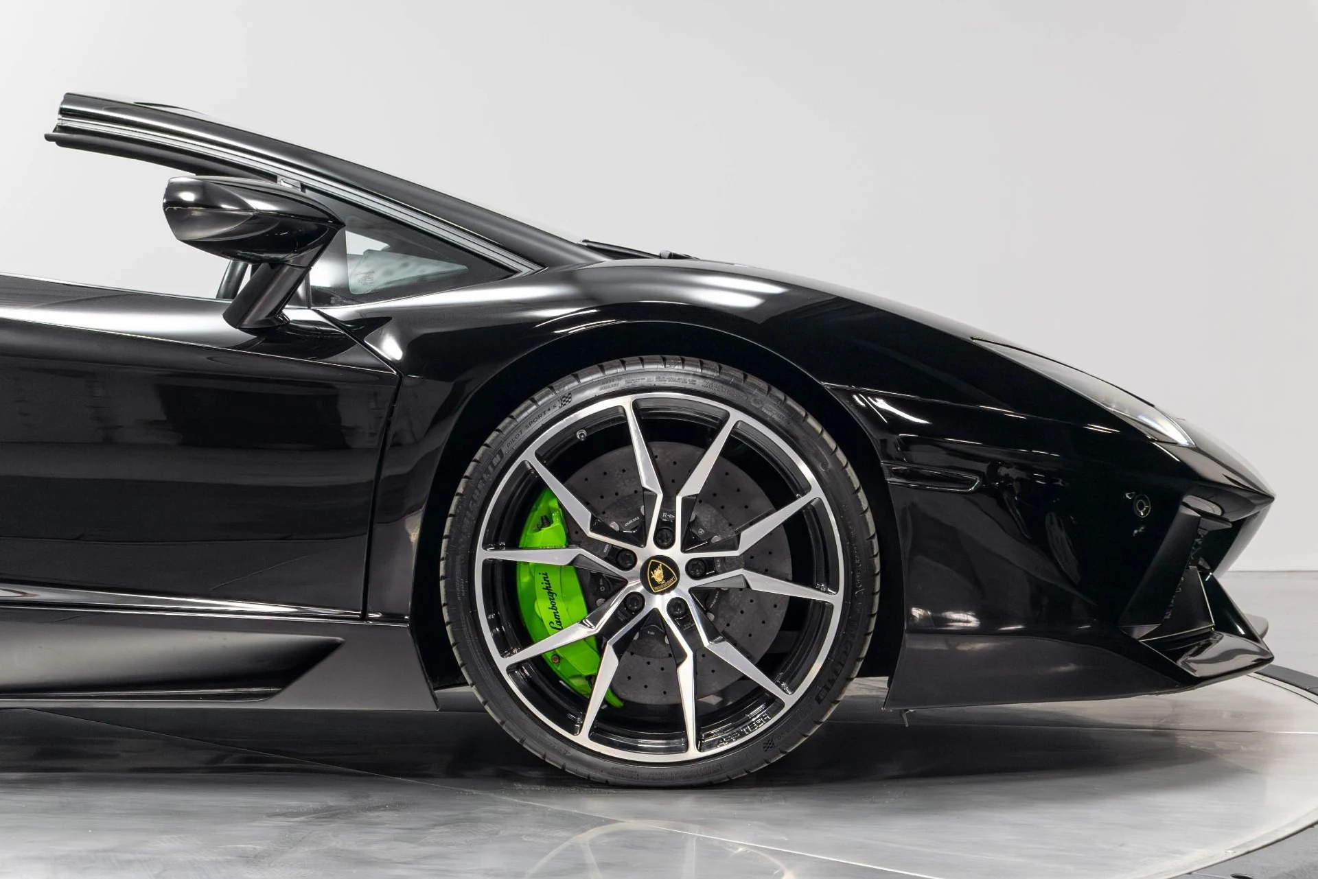 mph019_509532052_Used_2015_Lamborghini_Aventador_LP_700_4_1780593182_2045cce242