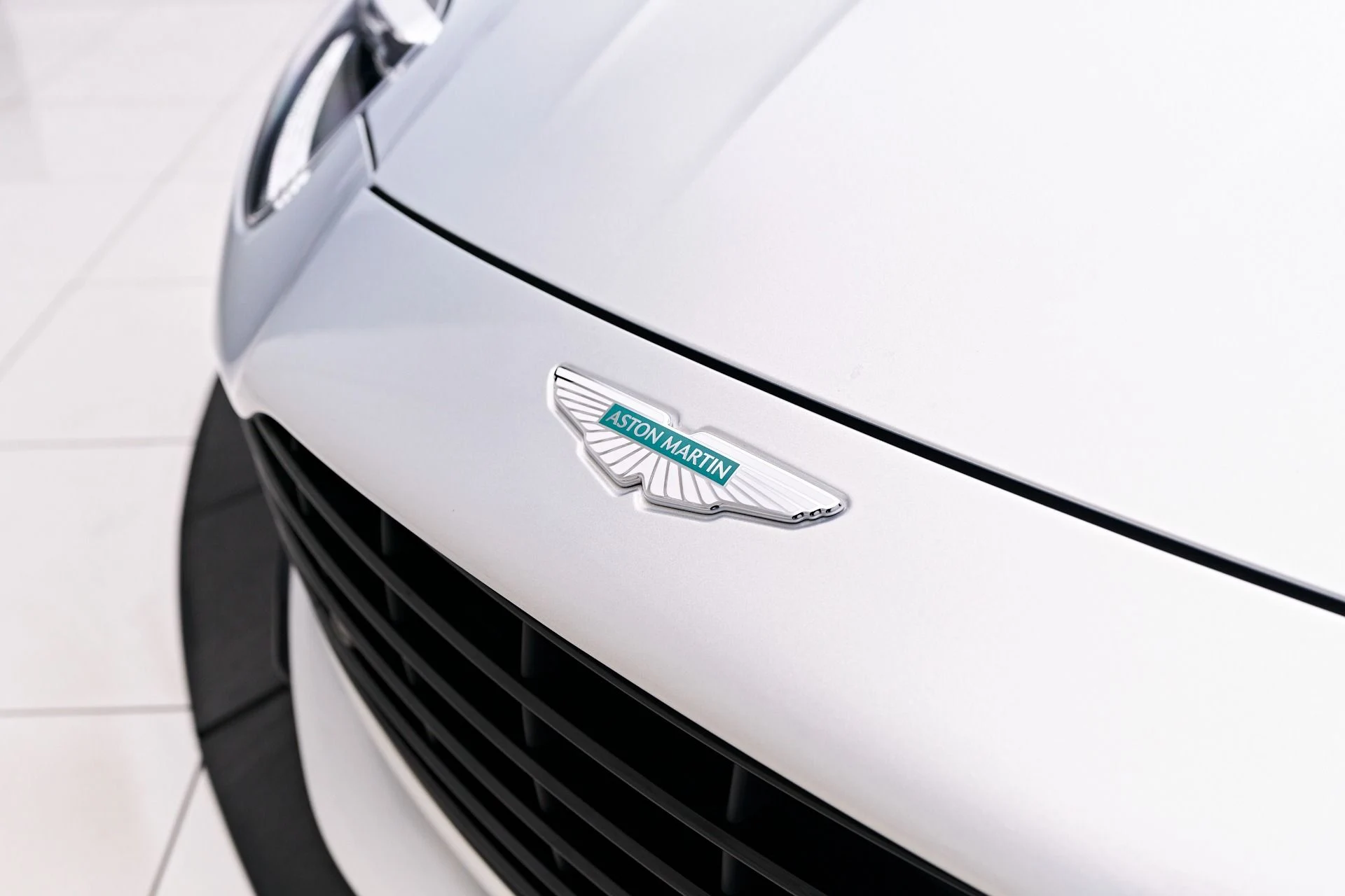 mph019_512822327_Used_2024_Aston_Martin_DB_12_1755890592_7dbf5af110