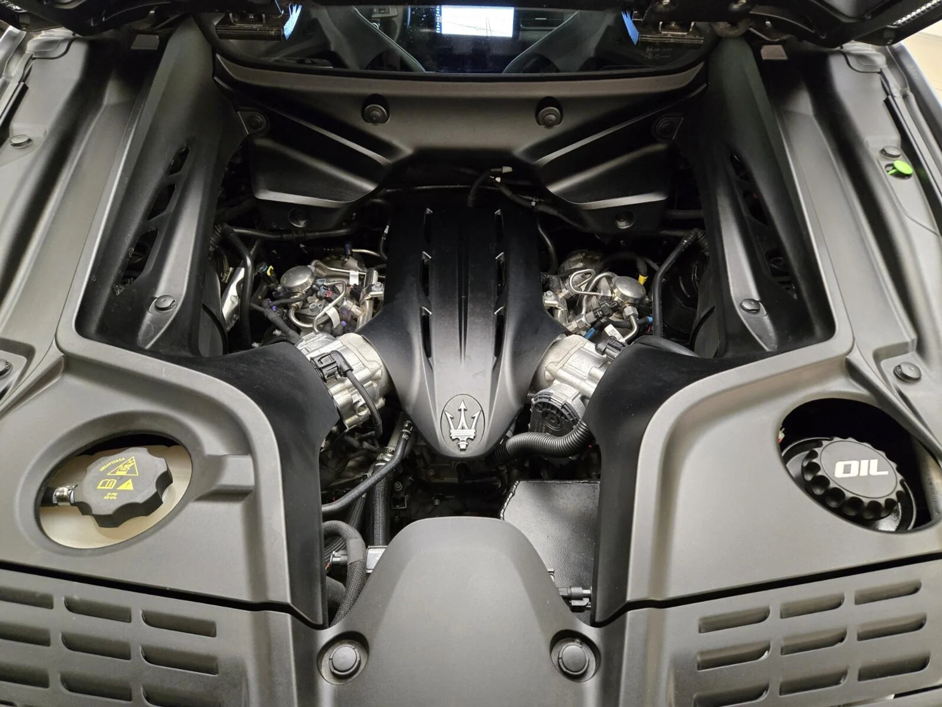 mph019_520616597_Used_2022_Maserati_MC_20_1767077622_770484d485