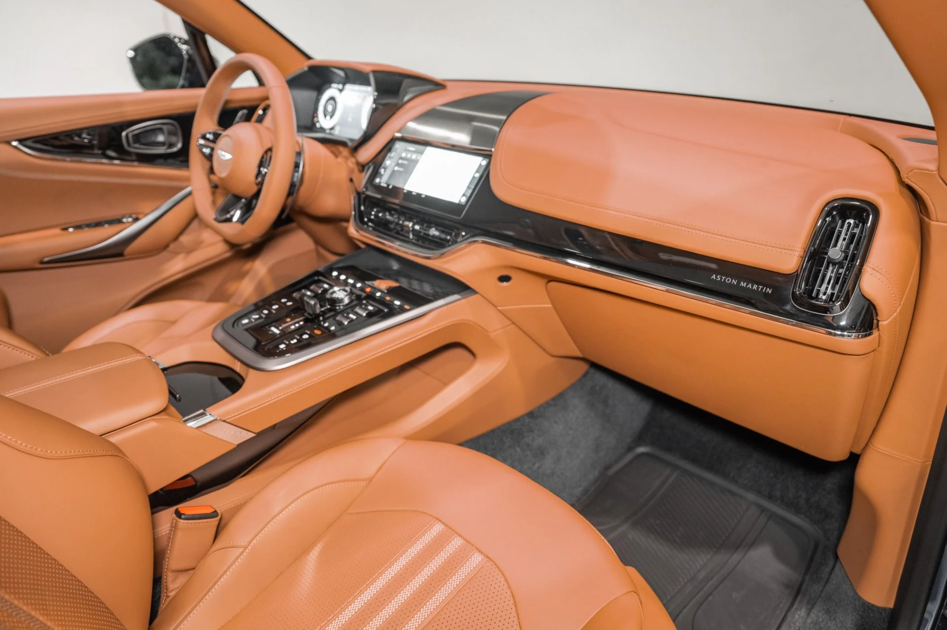 mph019_521996592_New_2026_Aston_Martin_DBX_707_1780939775_dba1c59df3