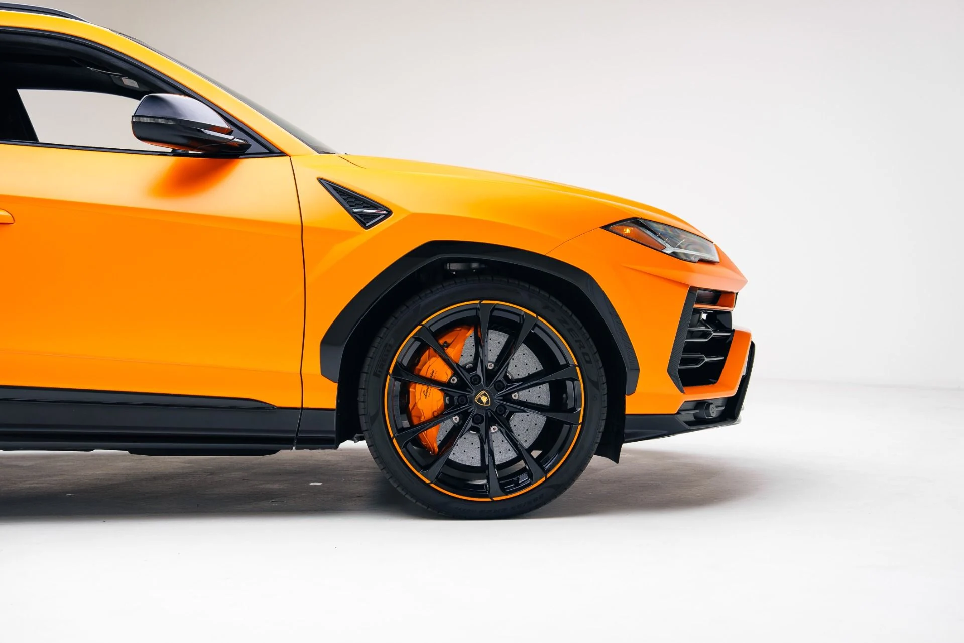 mph019_522727437_Used_2022_Lamborghini_Urus_1765496956_23d11b7ed6