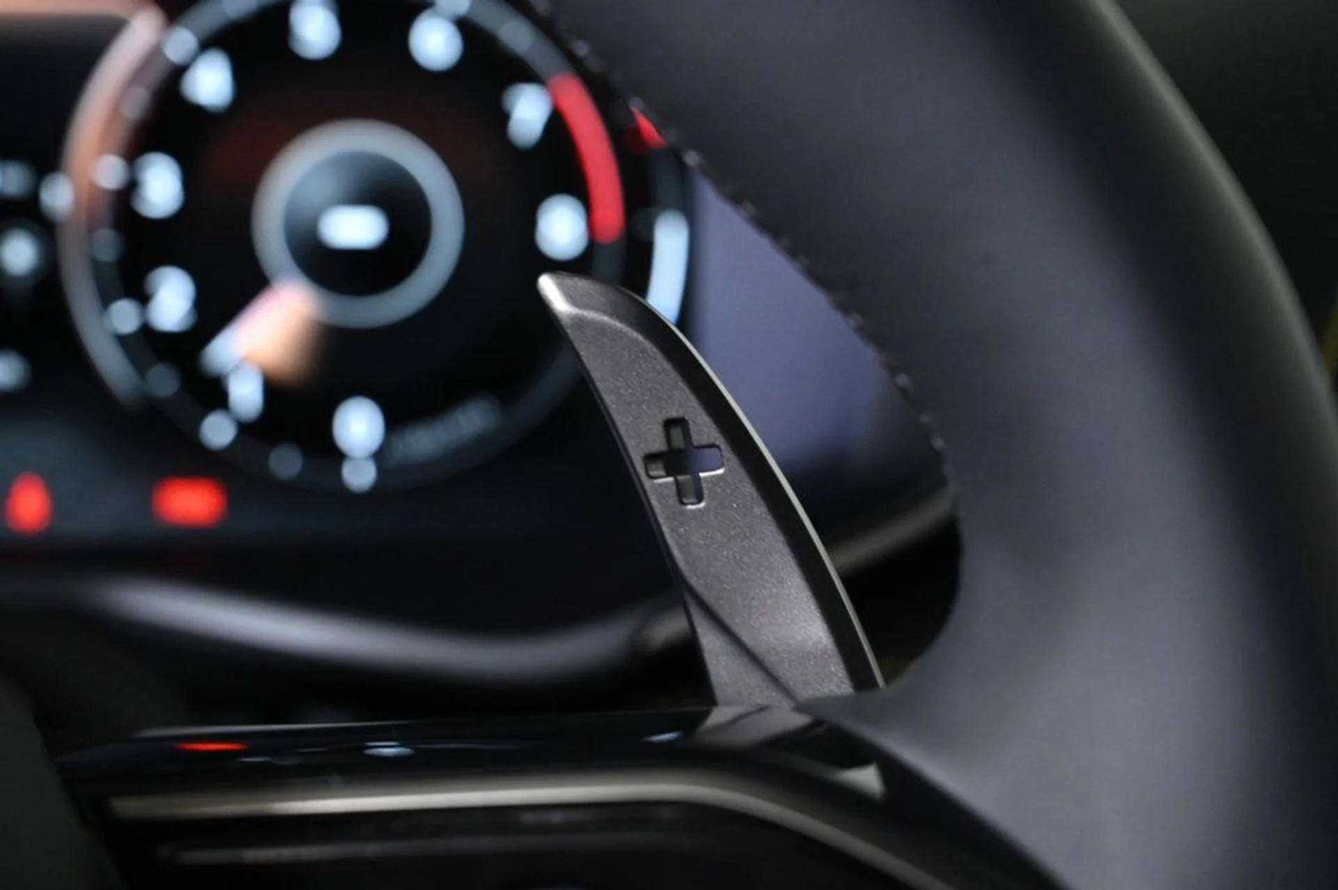 mph019_574000878_new_2026_aston_martin_dbx_707awd_11350_22992947_19_1024_ec0817bfdf