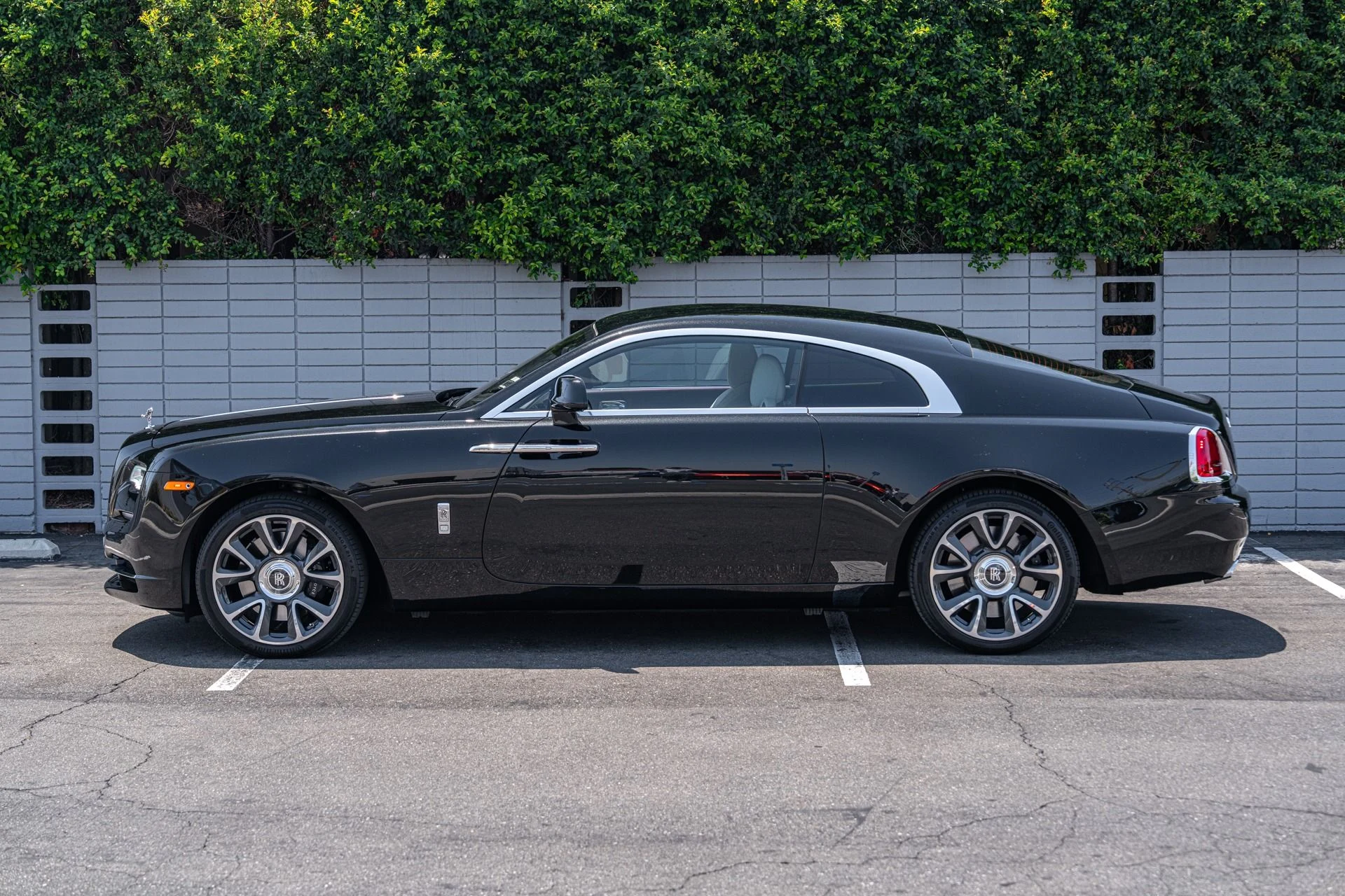 mph019_57425062_Used_2018_Rolls_Royce_Wraith_1752607023_8c16daae0d