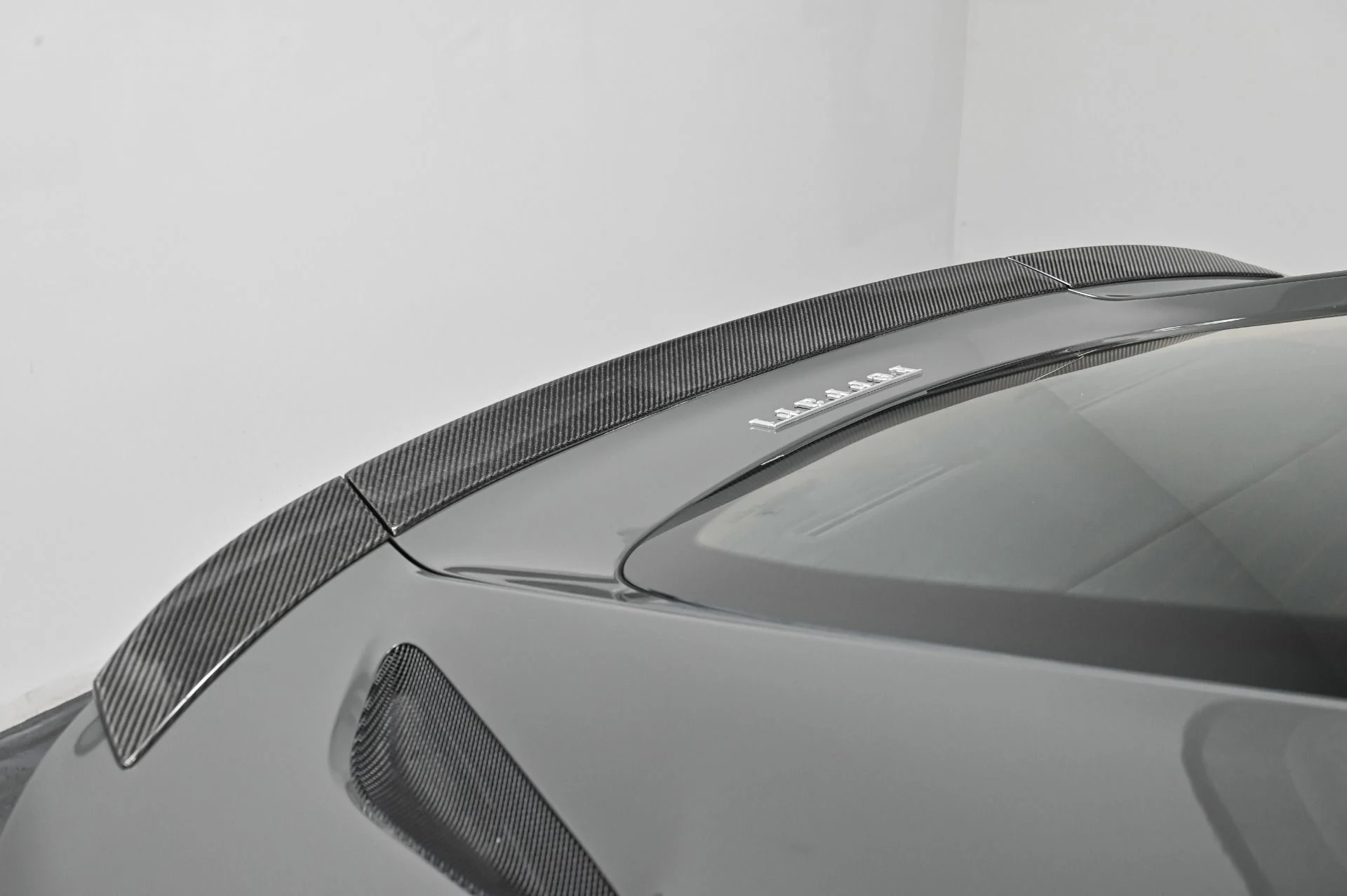 mph019_574319173_Used_2016_Ferrari_F12_Berlinetta_1756933950_2c0ed2ca4c