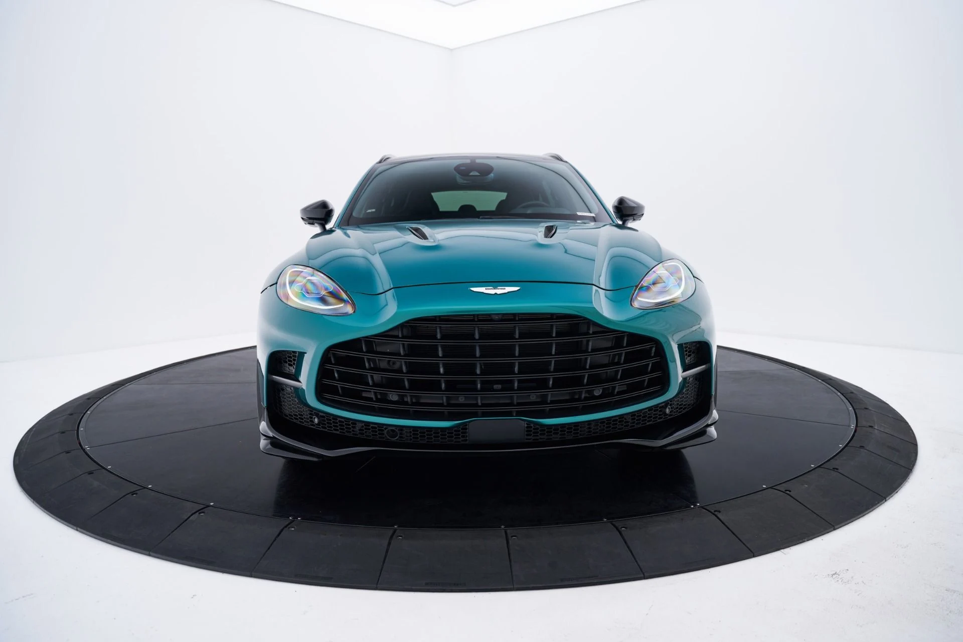 mph019_578162878_Used_2024_Aston_Martin_DBX_707_1793218303_29052d4a64
