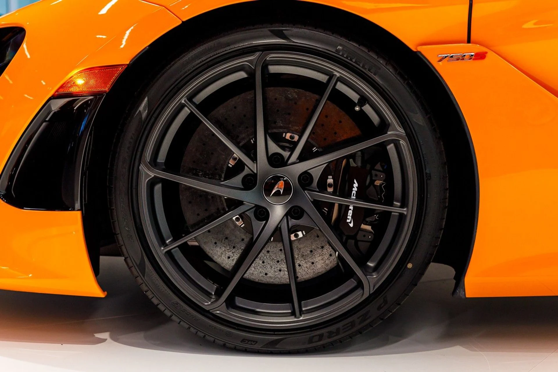 mph019_58069370_651_p20_l_32516d5202