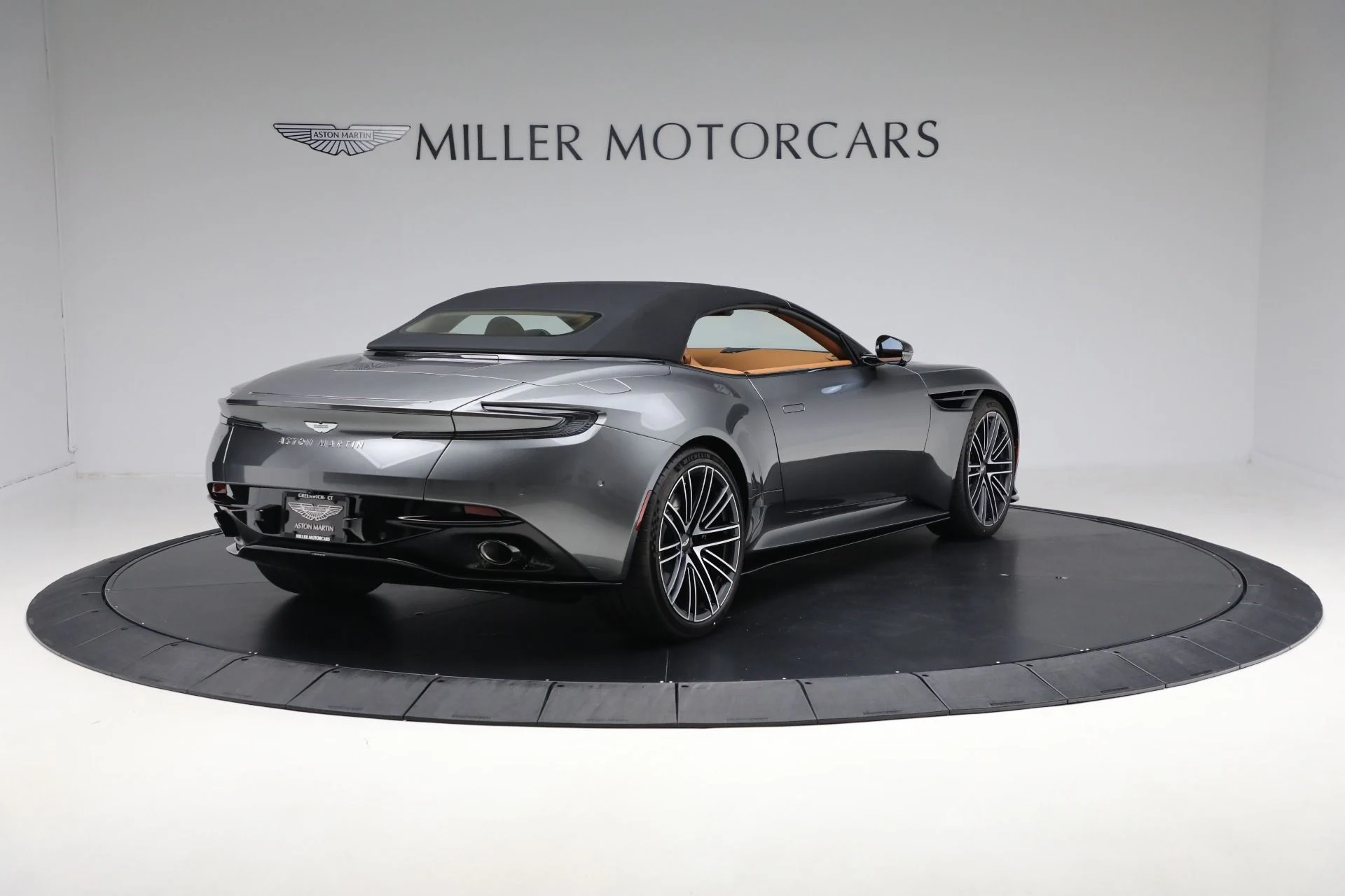 mph019_589110290_New_2025_Aston_Martin_DB_12_Volante_5a5daa8267