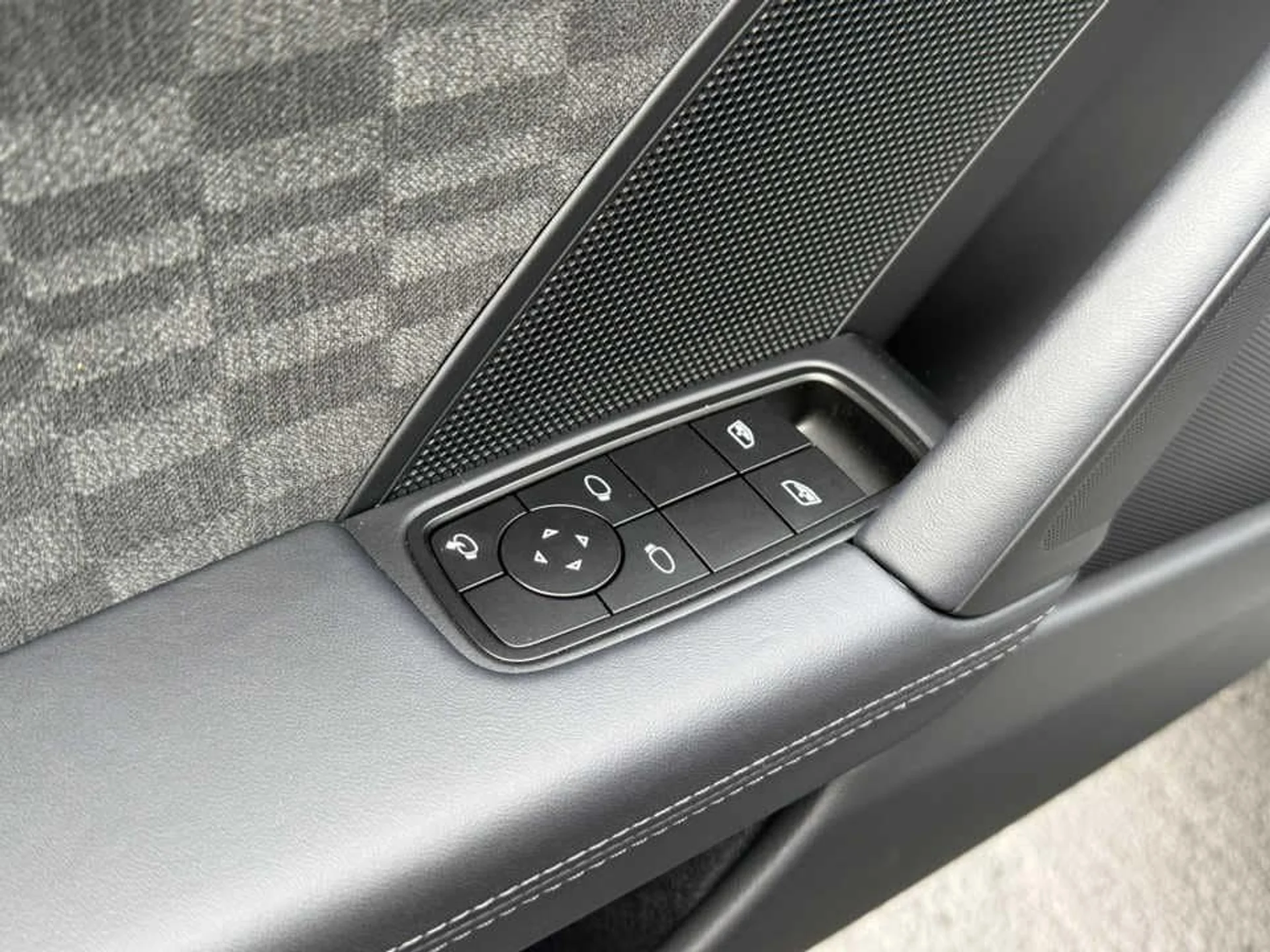 mph019_590936483_2207897ddb93377403a7059620e930c0x_f3301fa318