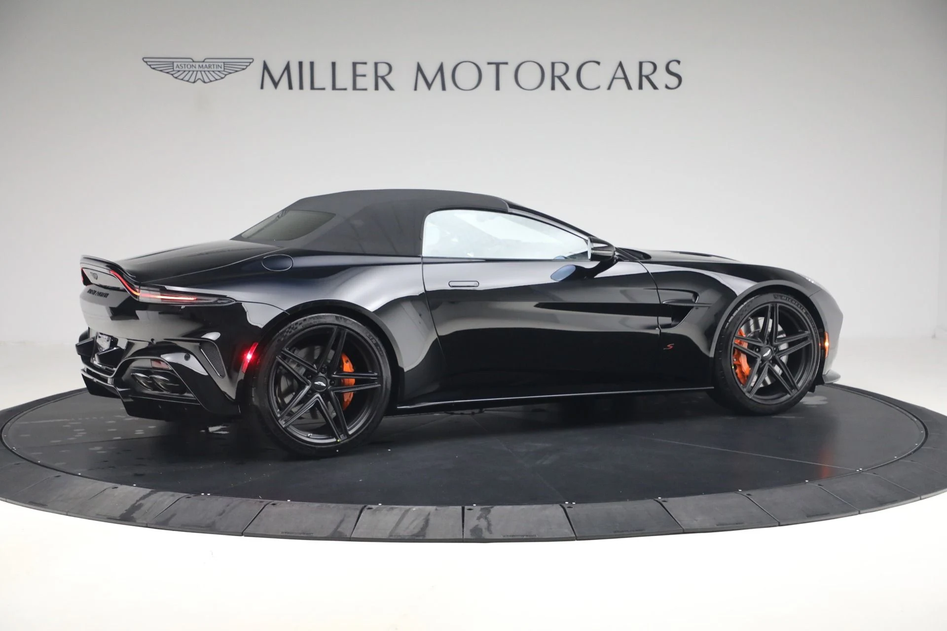 mph019_593643986_New_2026_Aston_Martin_Vantage_S_Roadster_1790281816_12b4a7ebde