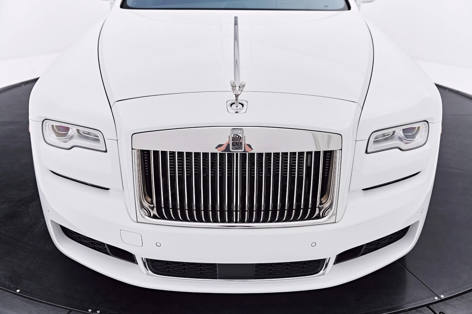 mph019_59643320_Used_2018_Rolls_Royce_Ghost_Base_1787073527_52debca8df