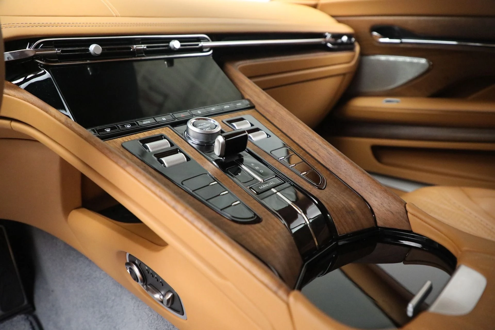 mph019_602668760_New_2025_Aston_Martin_DB_12_V8_ce0beebb28
