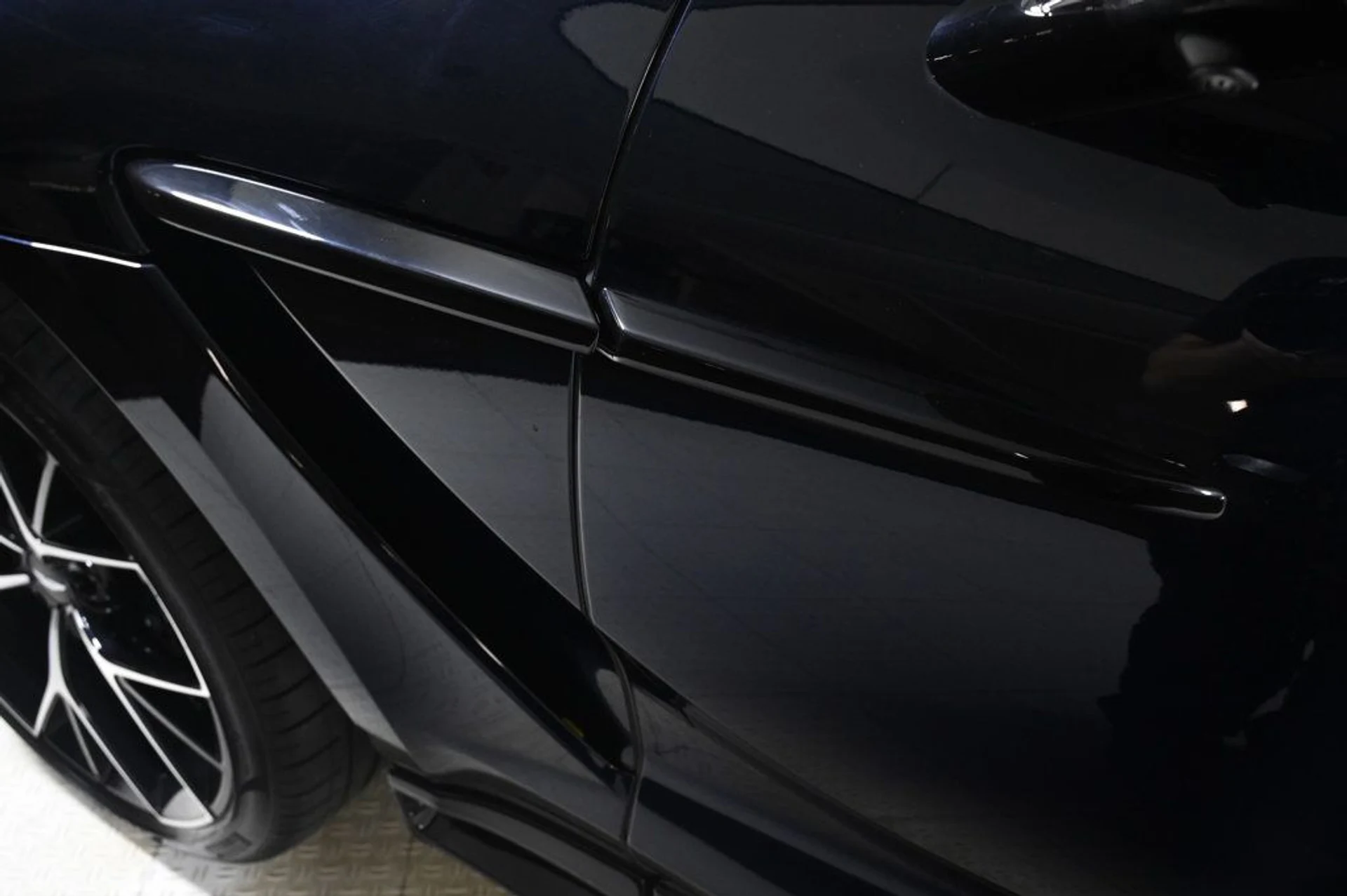 mph019_608680701_new_2026_aston_martin_dbx_707awd_11350_22969414_20_1024_b11c7a6e62