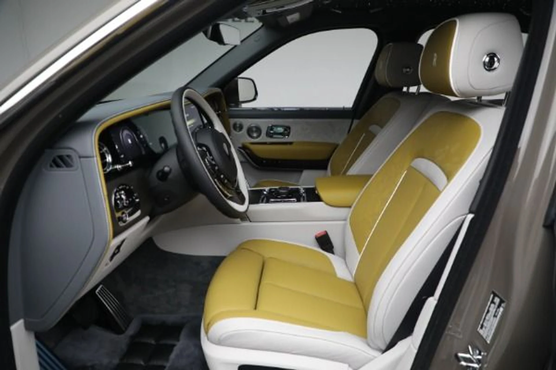 mph019_610734662_New_2025_Rolls_Royce_Cullinan_c5188d6919