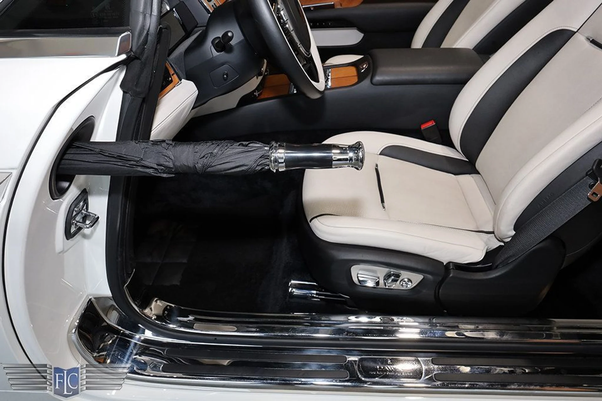 mph019_615341010_used_2017_rolls_royce_dawn_convertible_9689_23039198_20_1024_40af60bfab