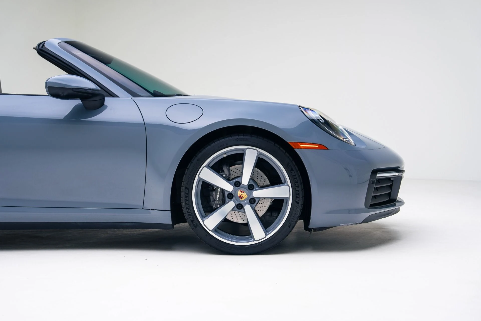 mph019_617468123_Used_2024_Porsche_911_Carrera_1765496853_2880a327c2