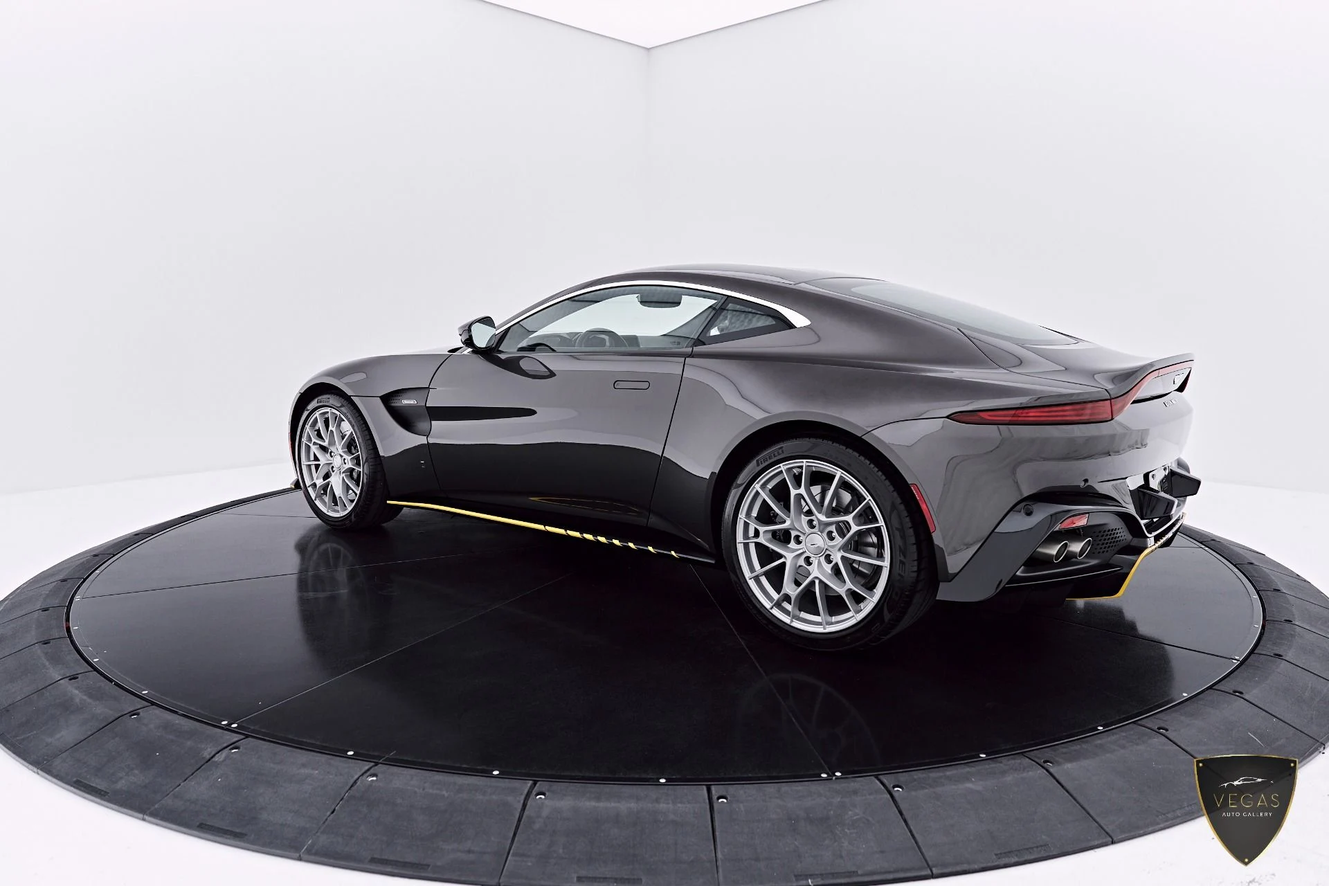mph019_621866848_Used_2021_Aston_Martin_Vantage_Base_1785210169_0c0b2909df