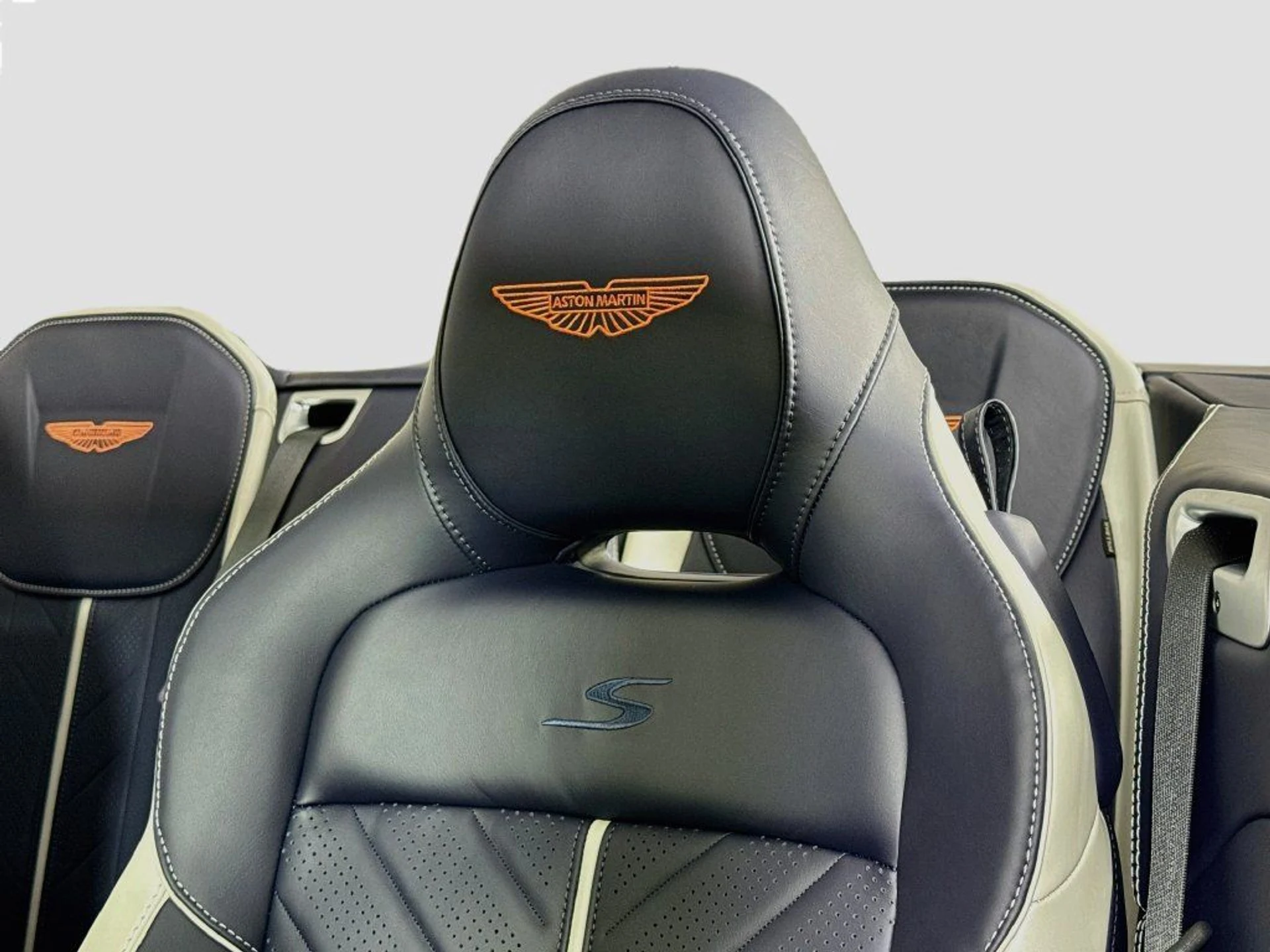 mph019_629352767_new_2026_aston_martin_db12_volante_11350_23082922_21_1024_77b1d55991