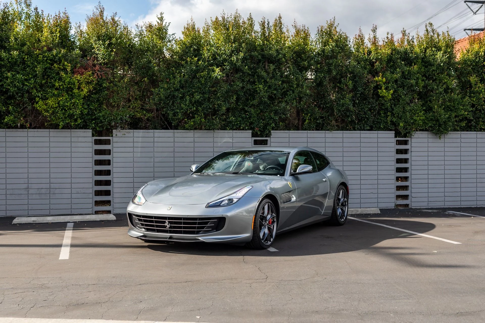 mph019_632672791_Used_2018_Ferrari_GTC_4_Lusso_T_1701305208_2c66442b38