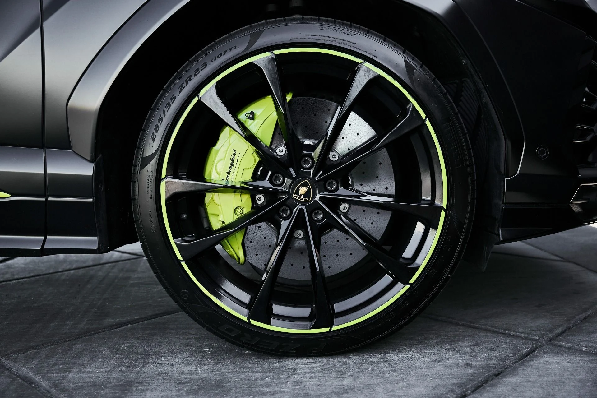 mph019_642839444_Used_2022_Lamborghini_Urus_1774548576_17b9657bac