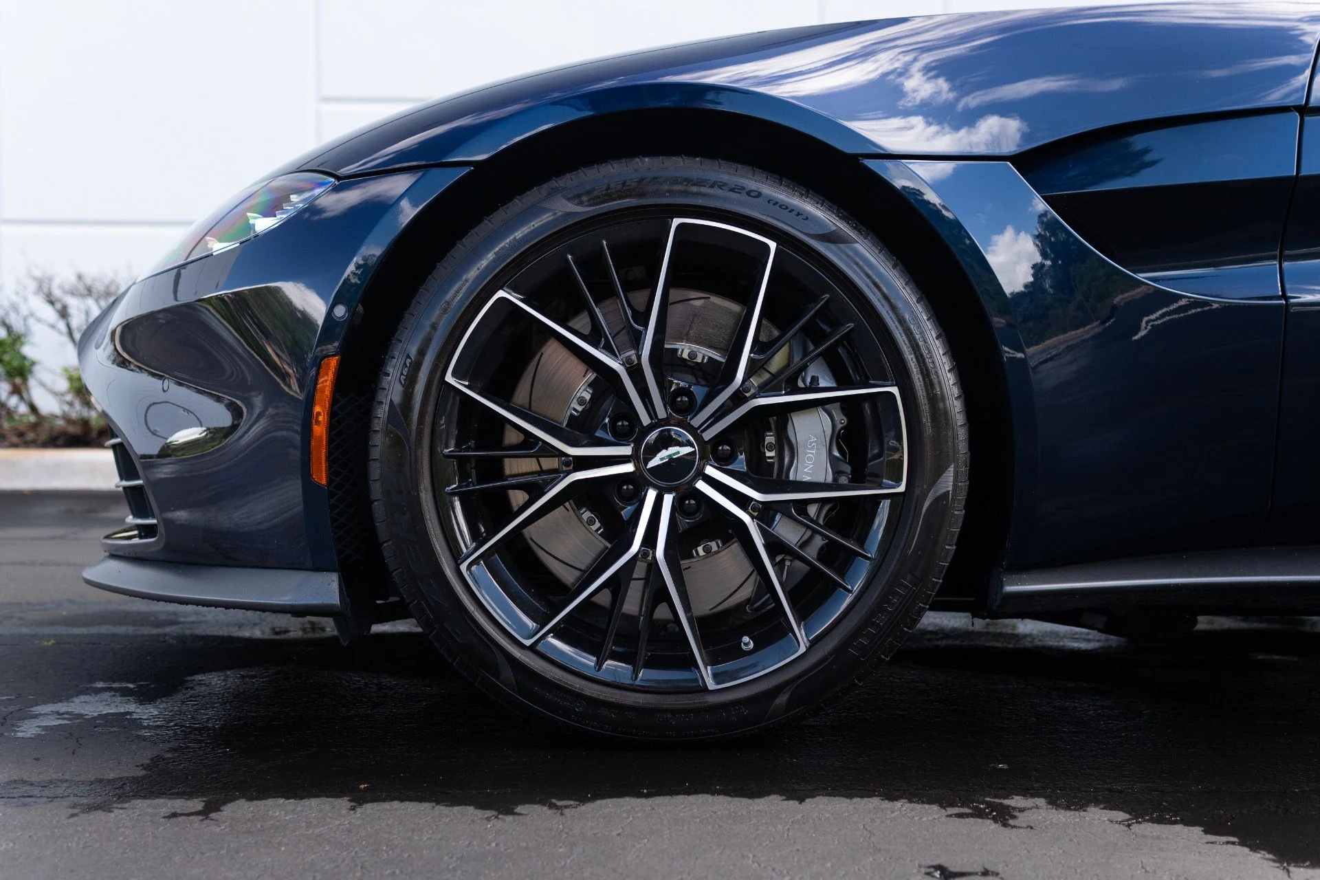 mph019_644400069_Used_2021_Aston_Martin_Vantage_1774065878_fae8c965d4