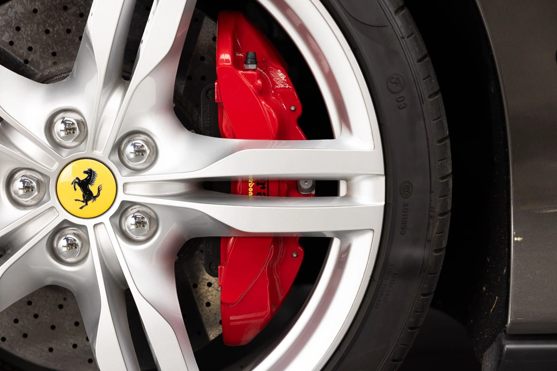 mph019_651577275_Used_2019_Ferrari_Portofino_1784318320_77983aabab