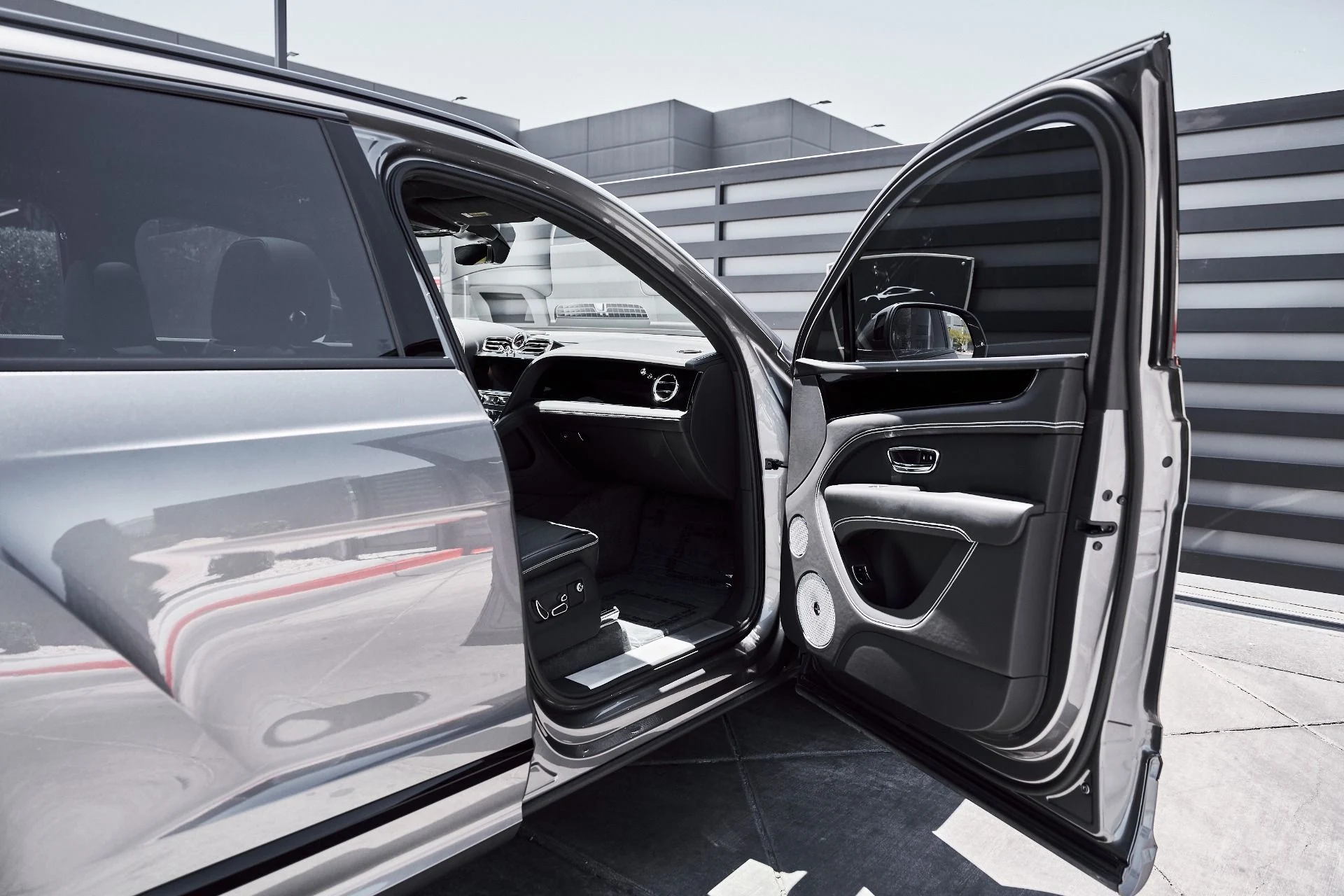 mph019_652556015_Used_2024_Bentley_Bentayga_1778202787_1102eec801