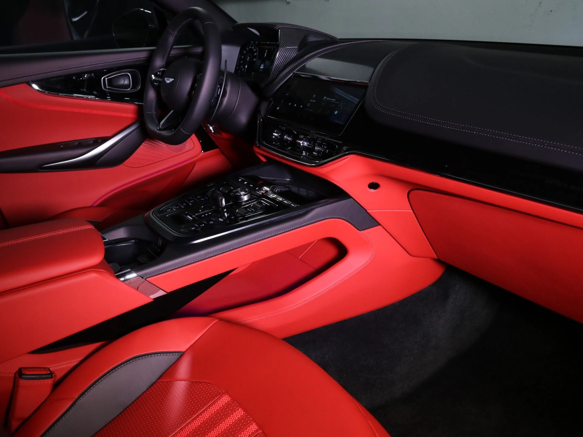 mph019_655335360_New_2025_Aston_Martin_DBX_707_1758482627_6e7ed945f2