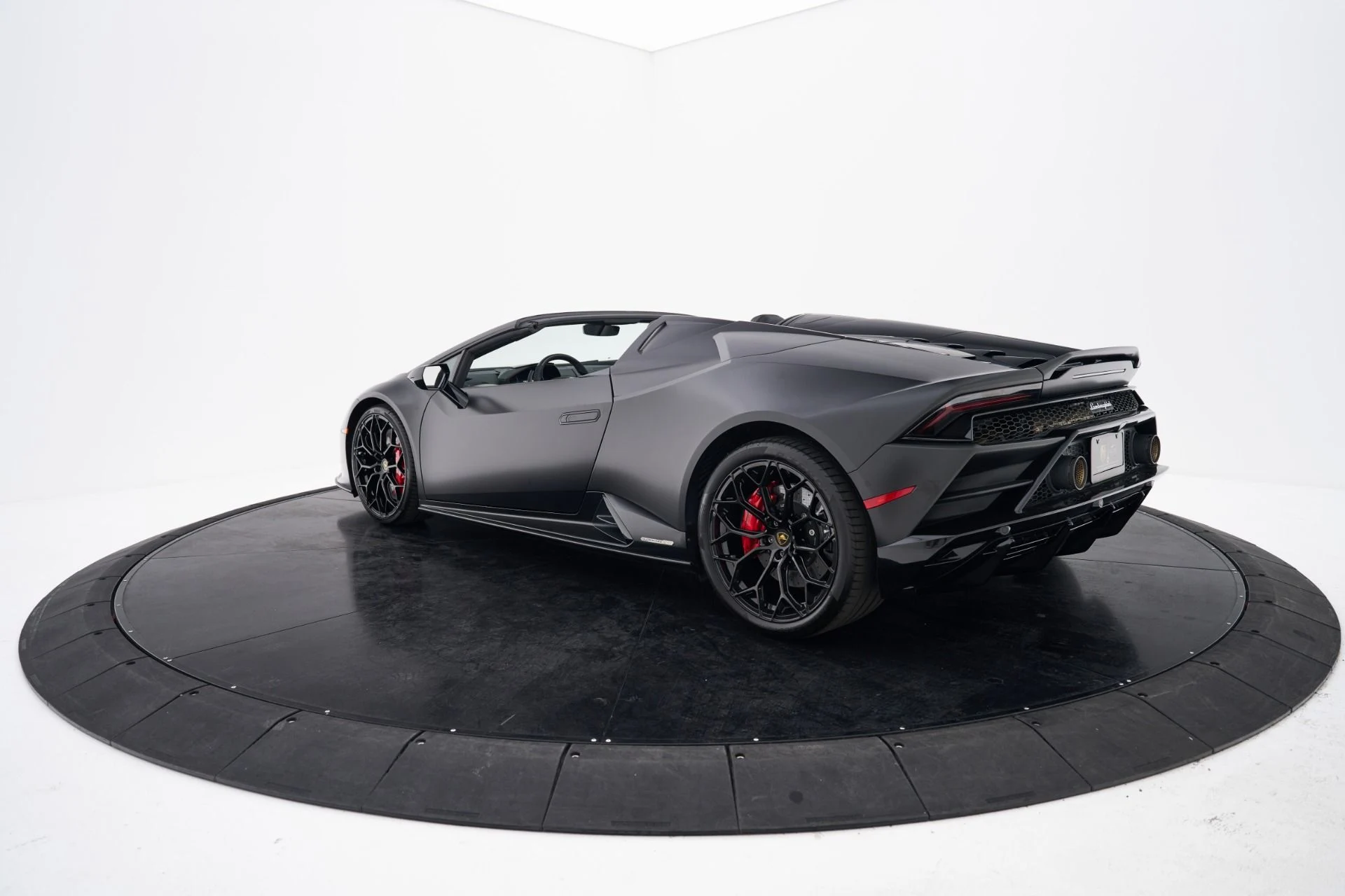 mph019_674996365_Used_2022_Lamborghini_Huracan_EVO_Base_1792542181_7d69c6653d