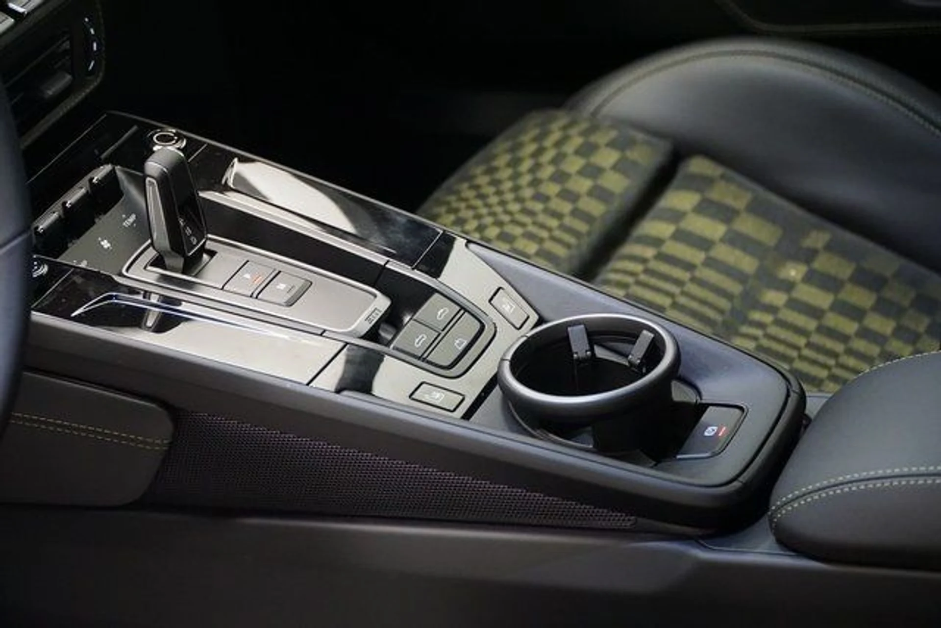 mph019_675954254_8150d2506f6e5c21c01cb2904bcbd294_791e3859ce