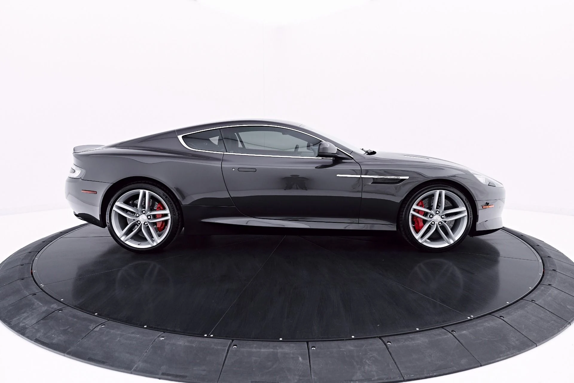mph019_687205294_Used_2014_Aston_Martin_DB_9_Base_1780969020_37012117f9