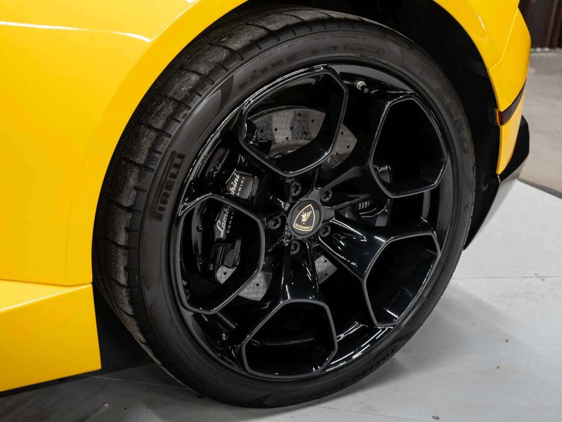 mph019_717363392_lamborghini_huracan_2017_ece1cc5fe5