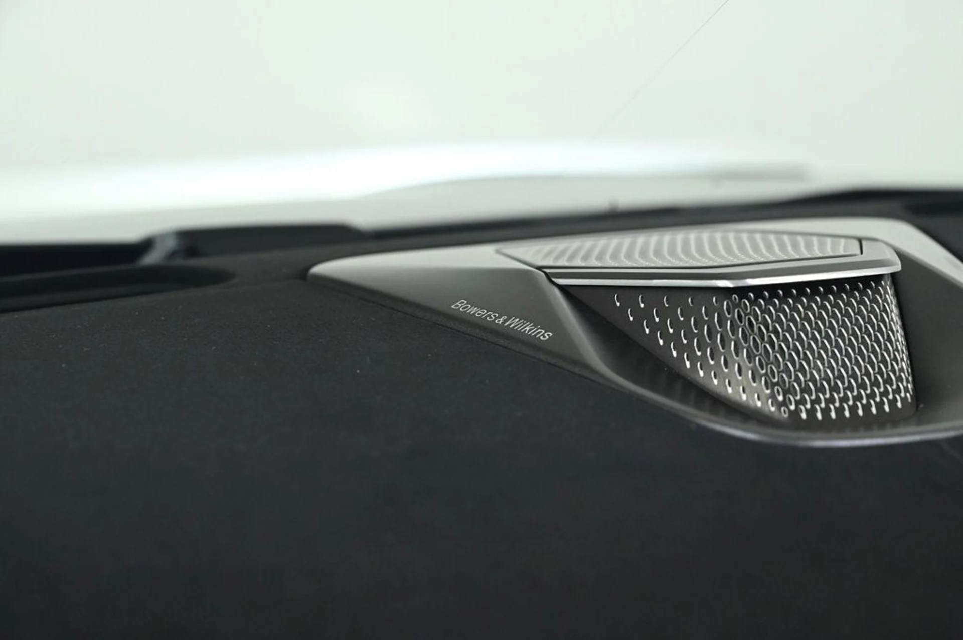 mph019_722810010_new_2026_aston_martin_vantage_sroadster_11350_22956754_19_1024_d8703b1e1a