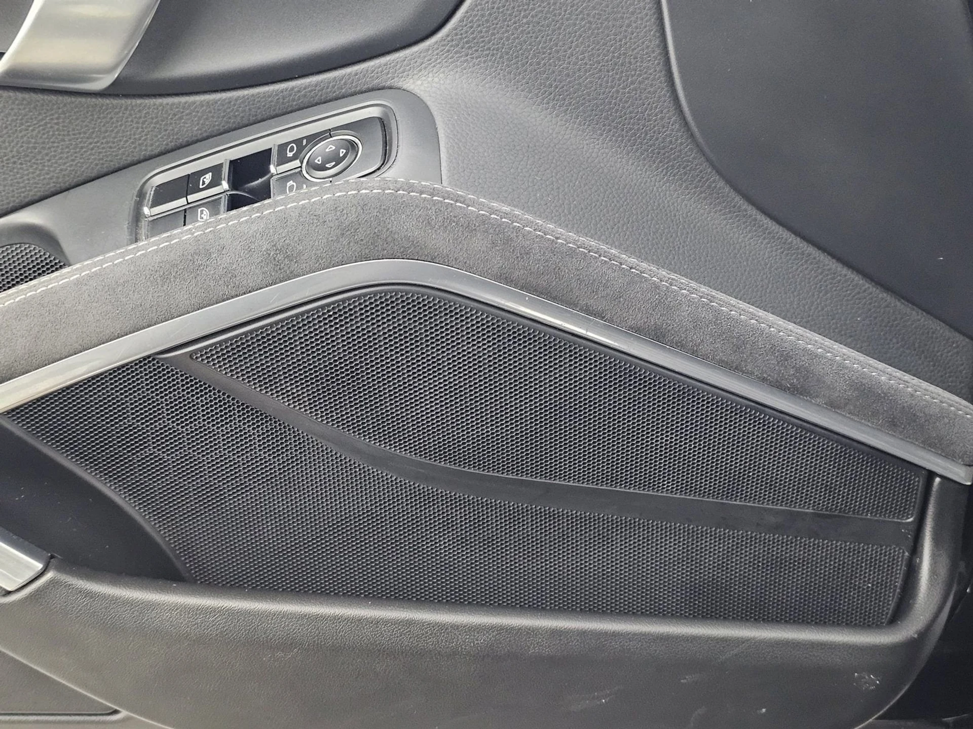 mph019_723279435_e73c32935d3fb625b7f686c8fed898cbx_f50d7a0925