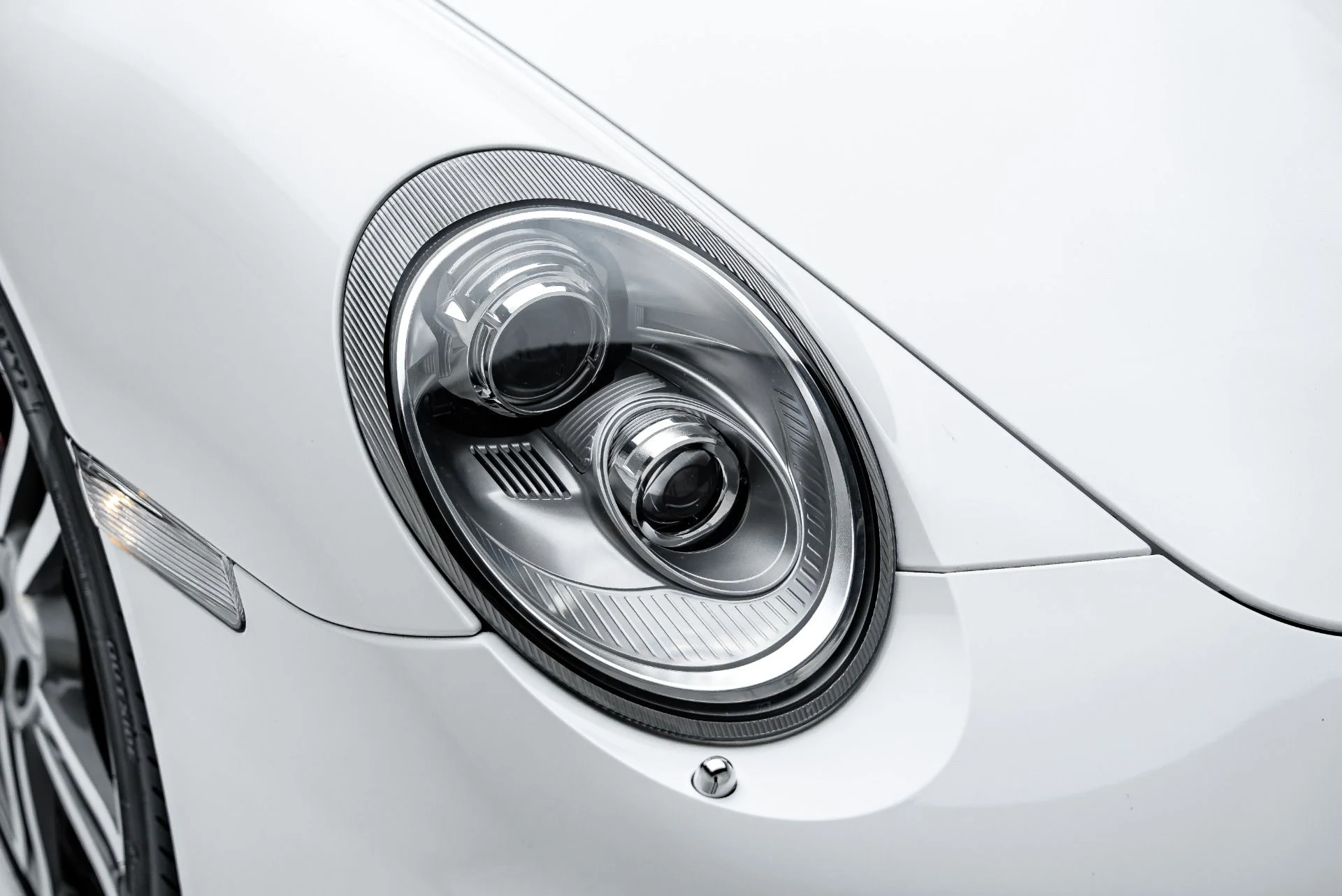 mph019_725523485_Used_2011_Porsche_911_Turbo_1791842858_f22579aeec