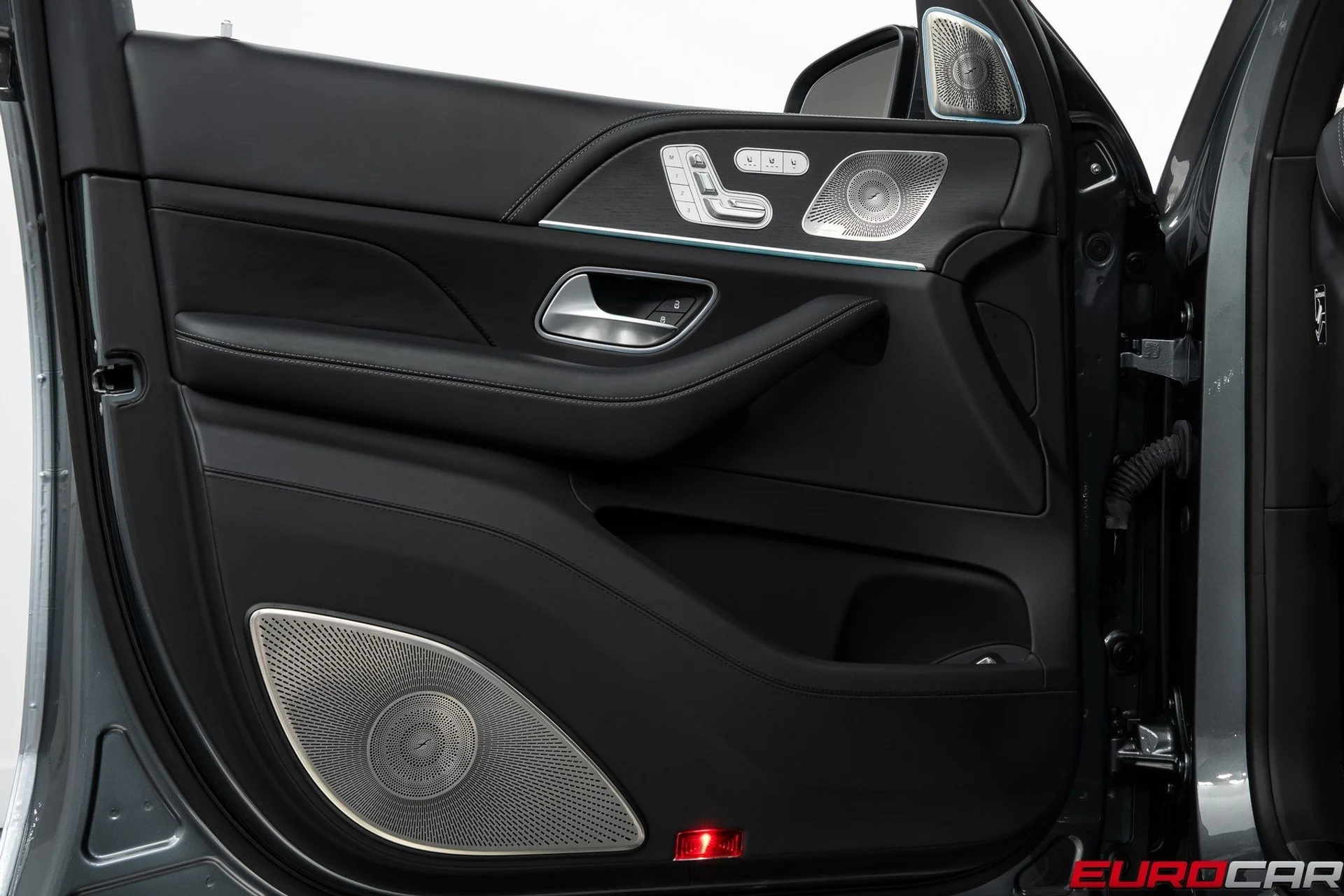 mph019_725885302_image_20_509e3c1979