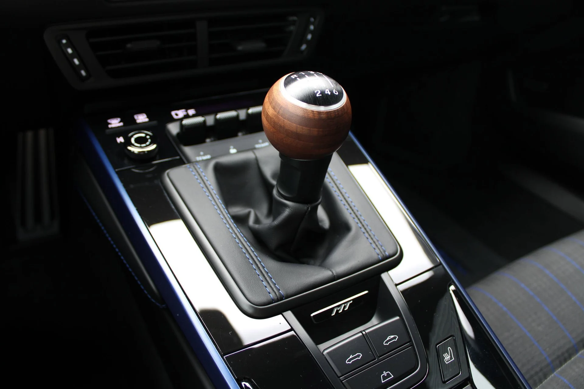 mph019_74133570_228d98fd3cfdb4939a47a4366c7f3232_178623da07