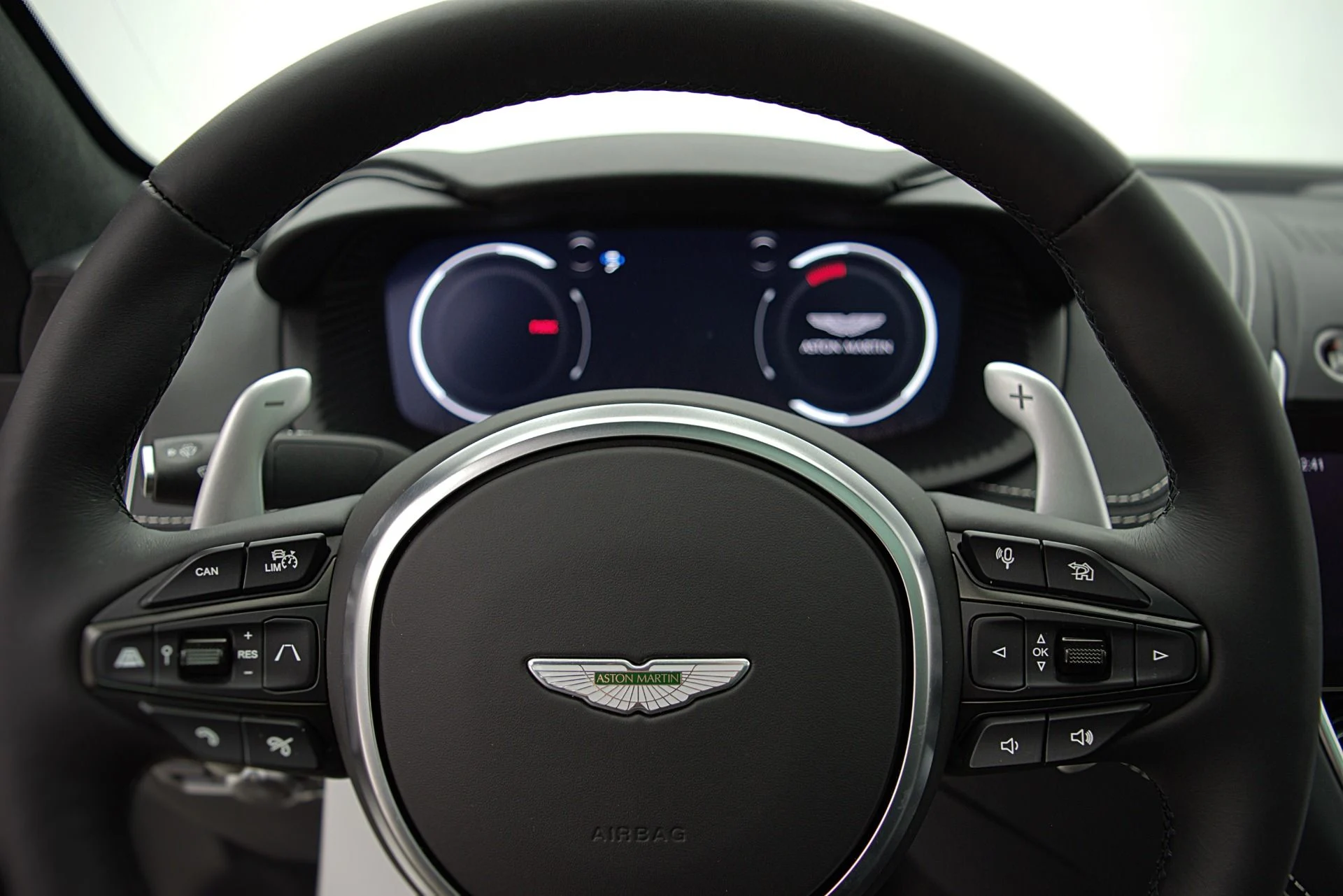 mph019_743437848_Used_2023_Aston_Martin_DBX_707_f05c82f2c7