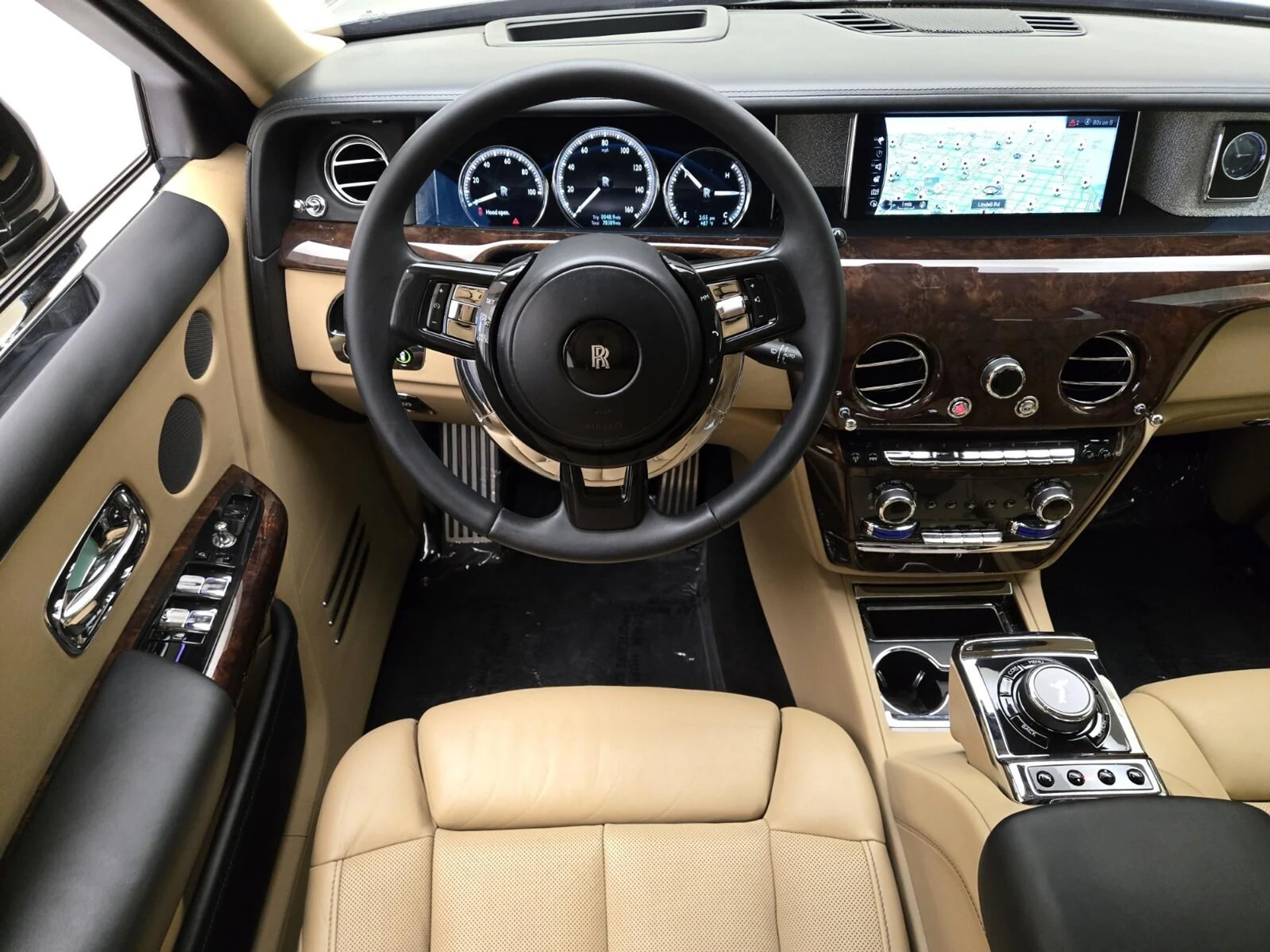 mph019_746664484_Used_2020_Rolls_Royce_Phantom_1759993948_881af904b7