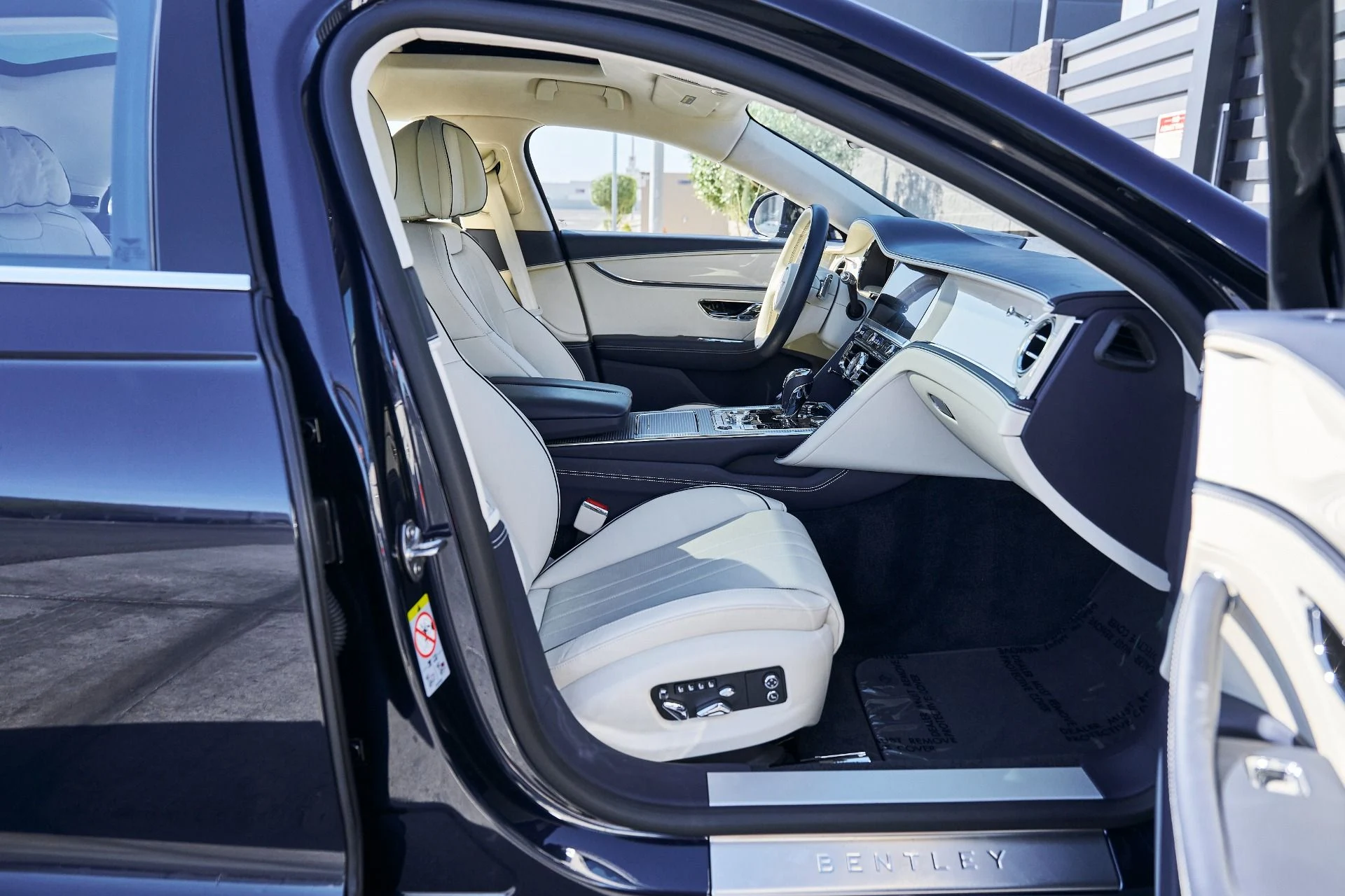mph019_750436112_Used_2024_Bentley_Flying_Spur_Mulliner_V8_1773796196_473edb6291
