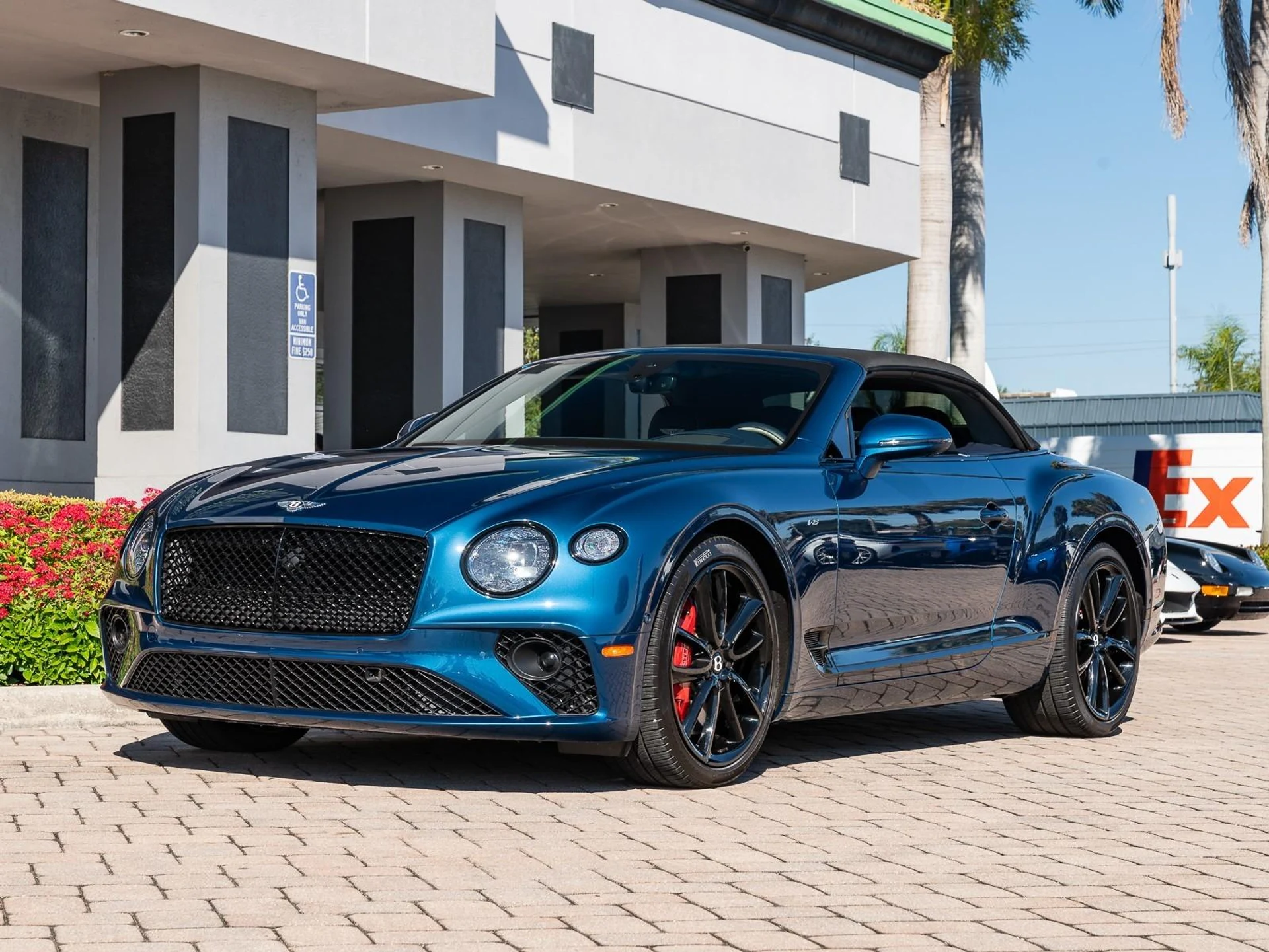 mph019_75220458_Used_2022_Bentley_Continental_GT_V8_1764021970_4f400f86d7