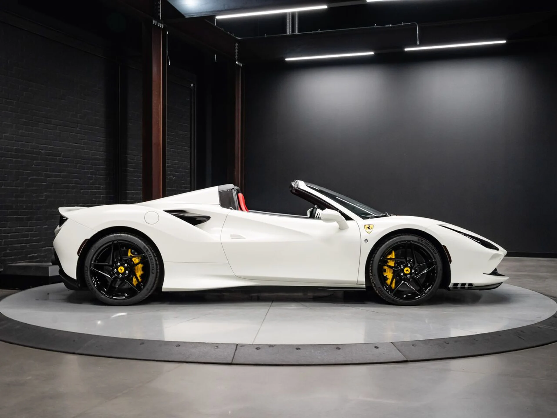 mph019_758187595_ferrari_f8_spider_2022_da5b32ecb6