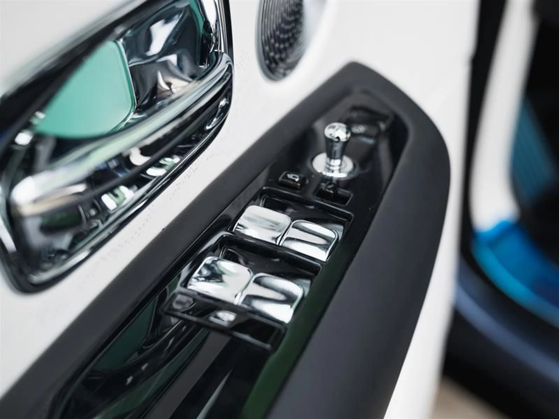 mph019_766128733_uad4f3fq_81f4477201