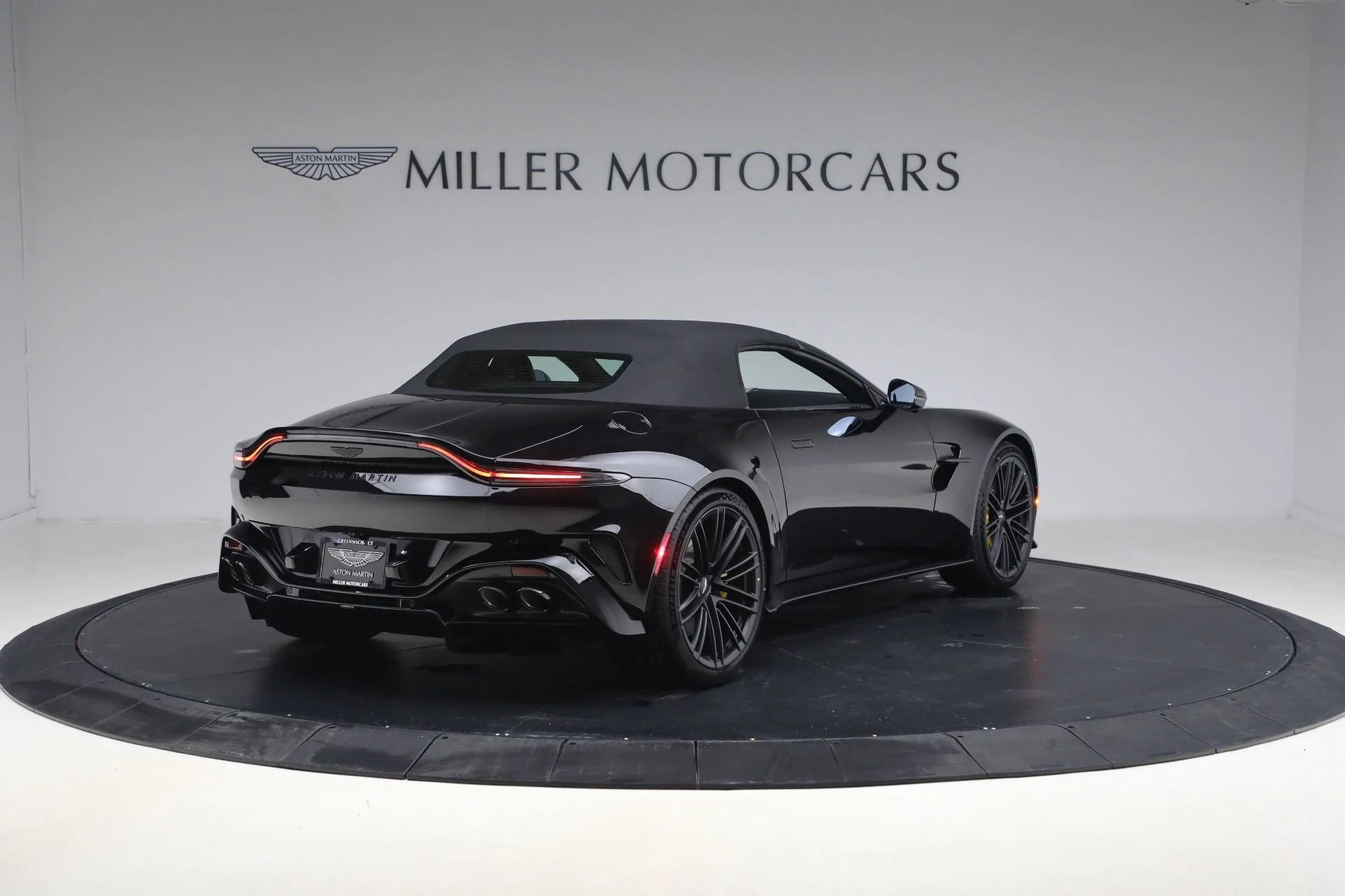 mph019_769329053_New_2026_Aston_Martin_Vantage_Roadster_1770848011_5f0165c8e9