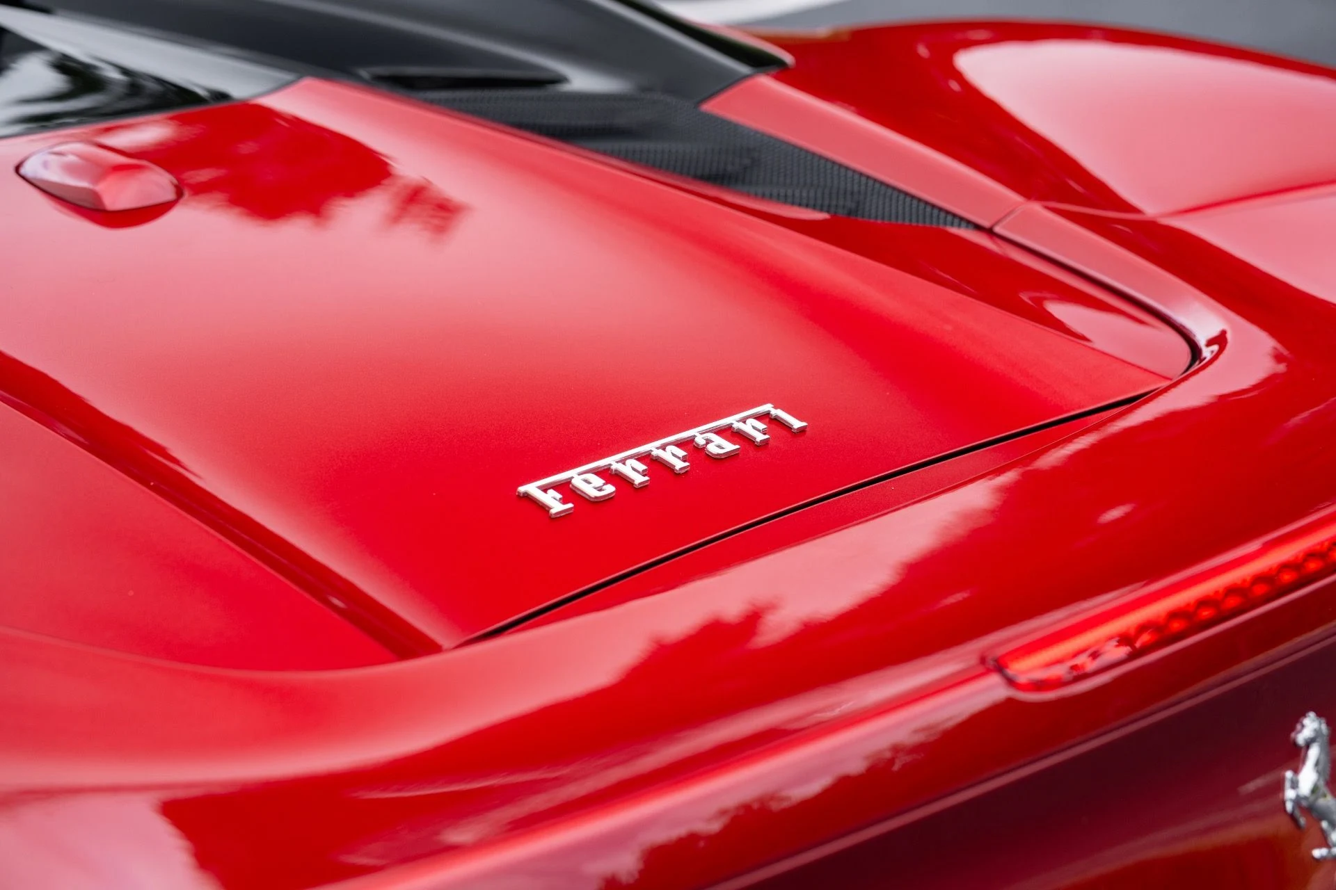 mph019_775310436_Used_2019_Ferrari_488_Spider_1775191642_76beefca5e