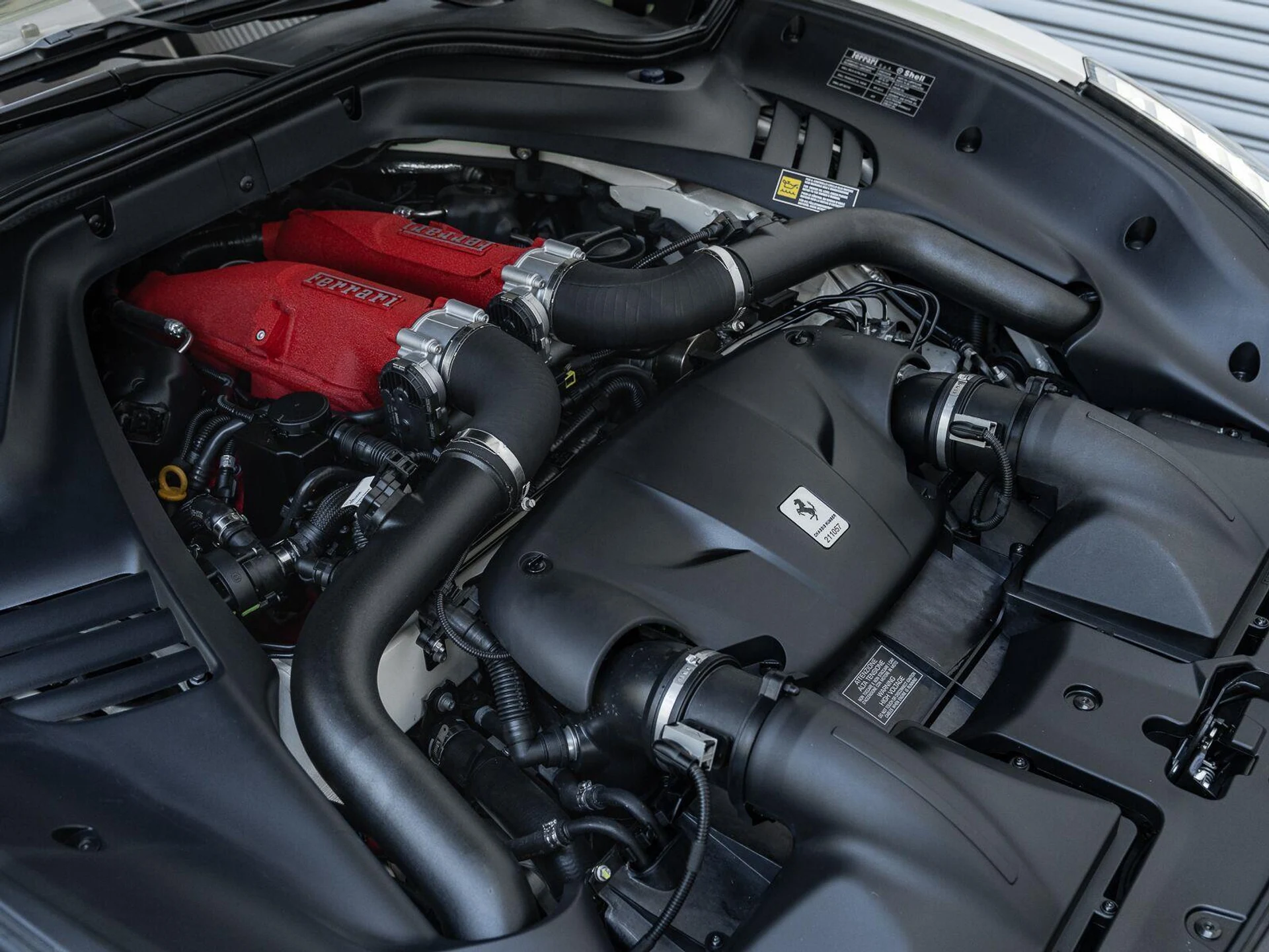 mph019_775513264_Used_2015_Ferrari_California_T_1793034436_0d90f7fbce