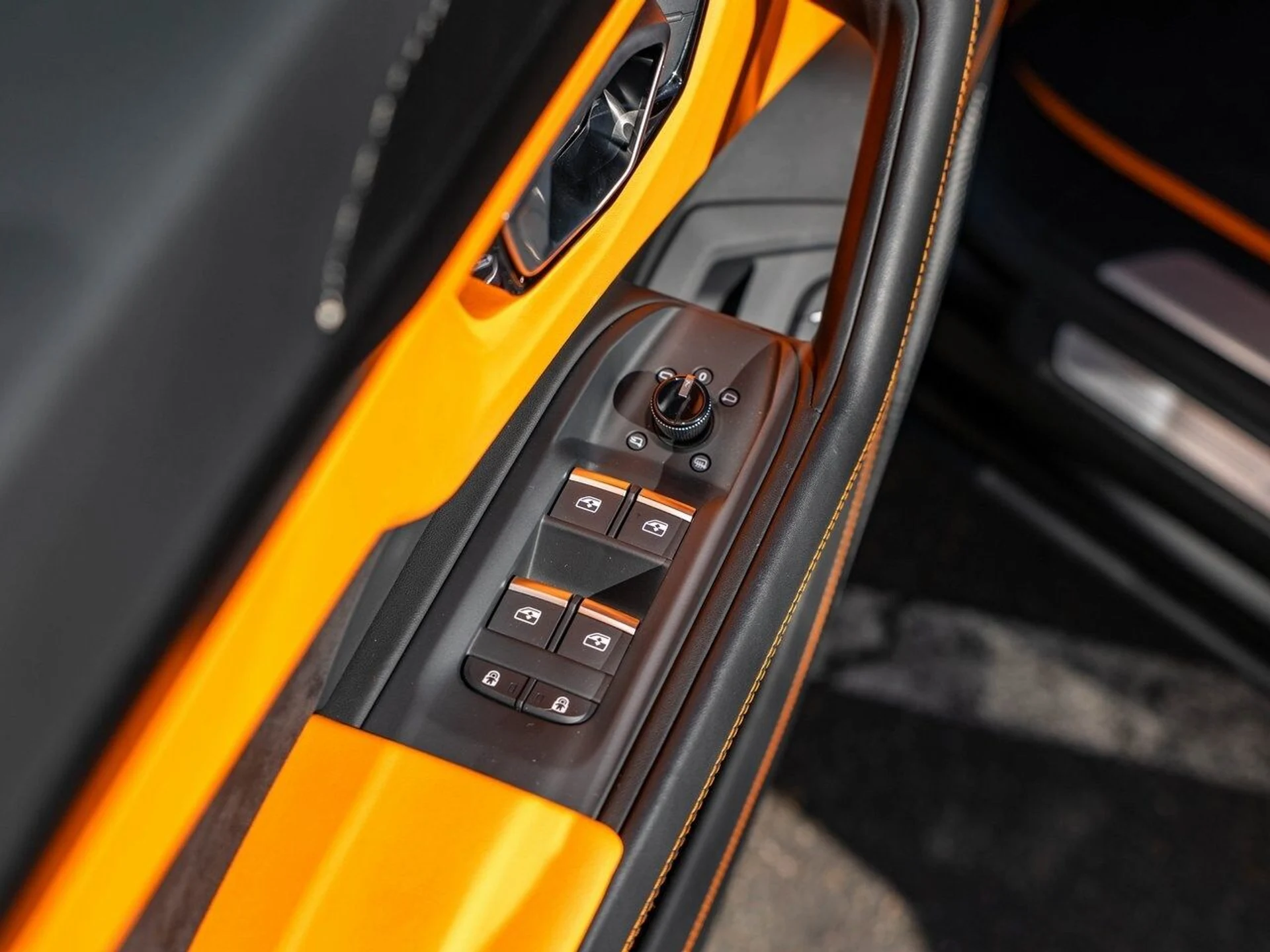 mph019_780440512_2aac8119cb49d340ceb24f76c6a5b5cbx_fffb6d4b69