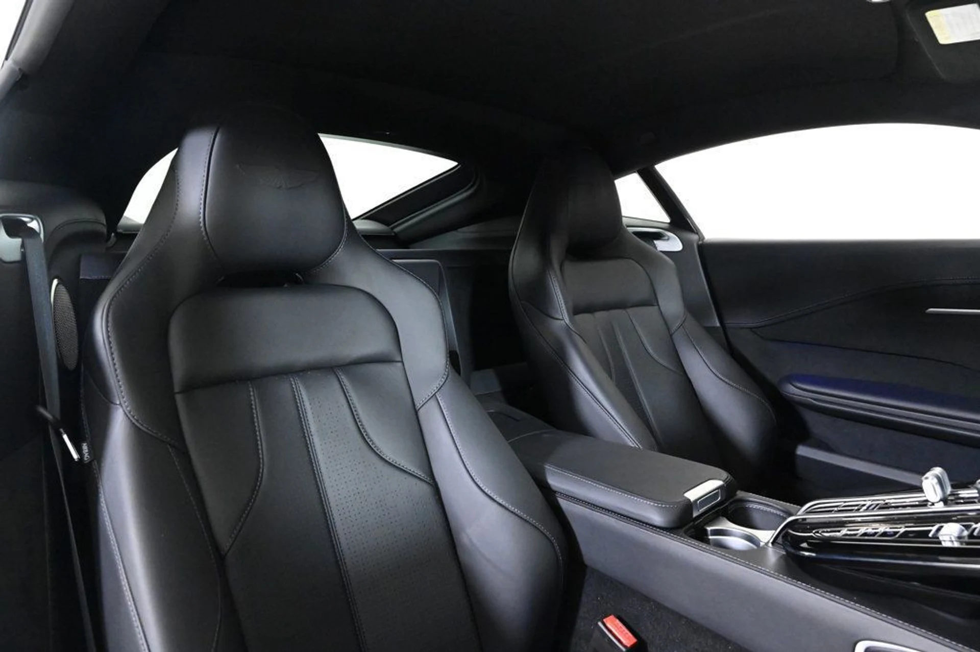 mph019_782449417_new_2026_aston_martin_vantage_11350_22933647_19_1024_c6e883f4fe
