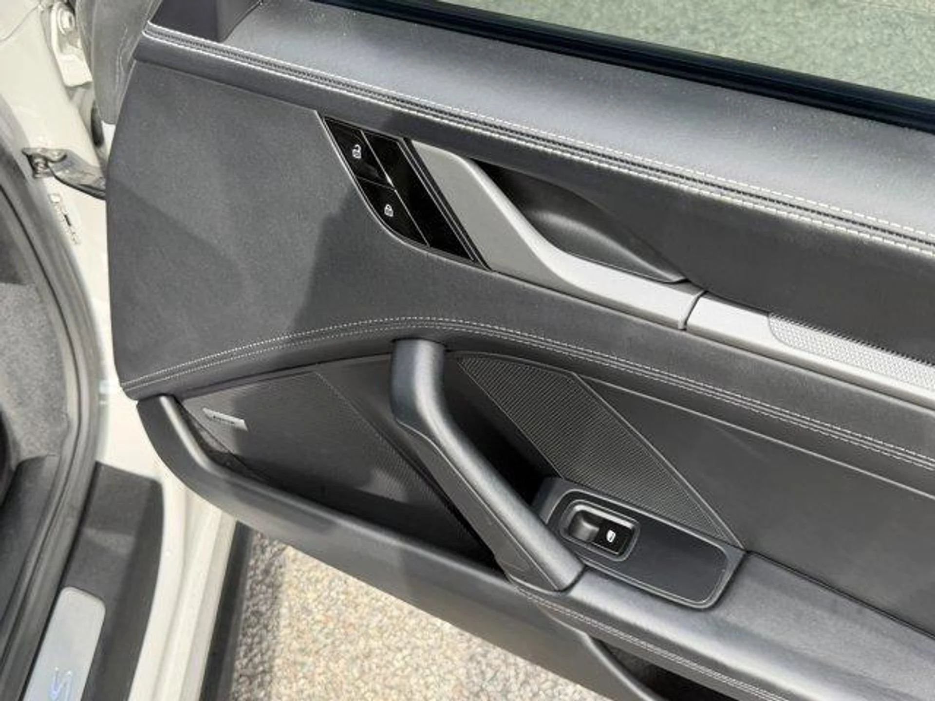 mph019_789704490_nj_FC_x_UD_VR_Ro_Av_UEL_Xoz_Tr9sf_A_b77f5e9329