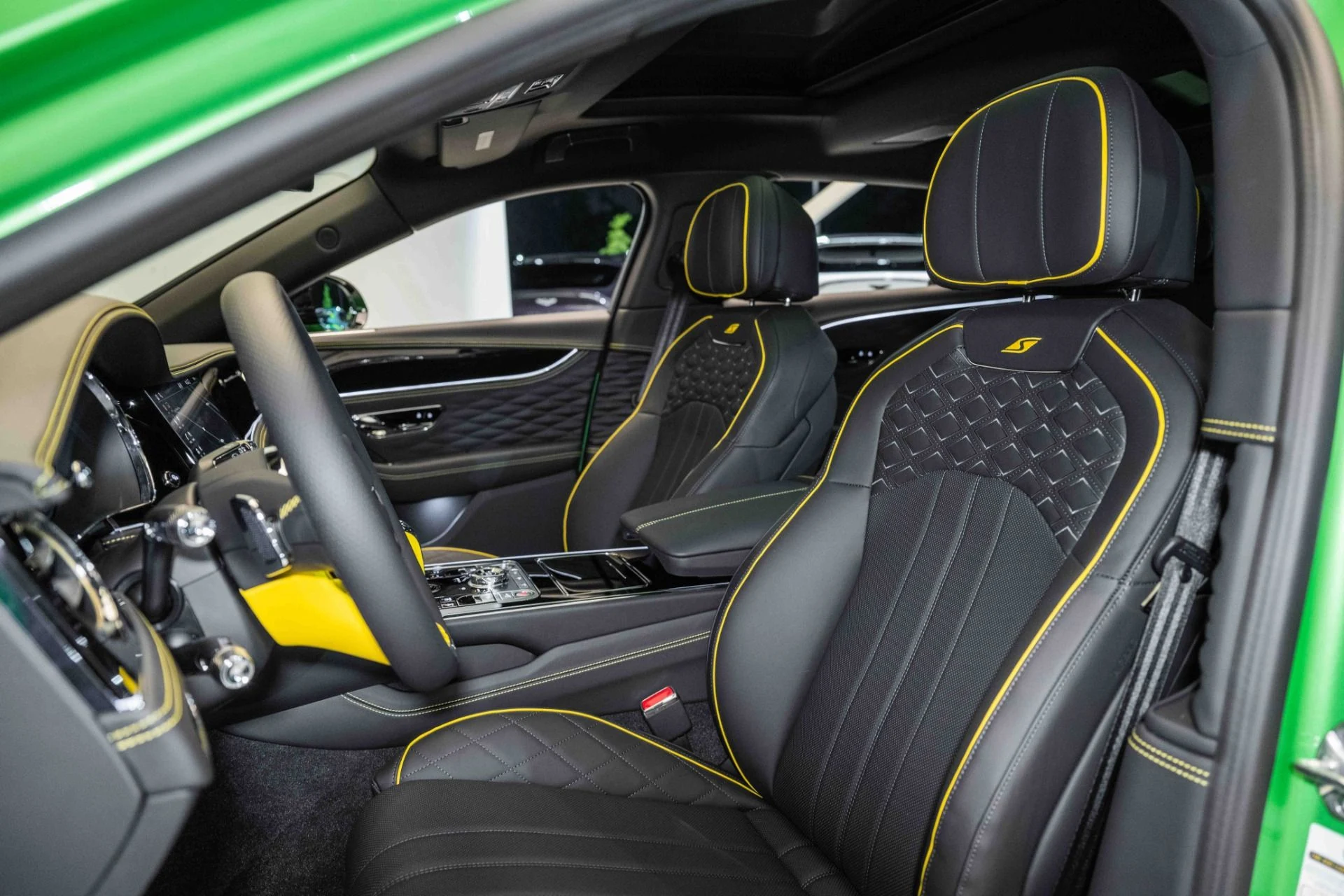 mph019_790764563_Used_2024_Bentley_Flying_Spur_S_Hybrid_1749914202_8cb4aeca8d