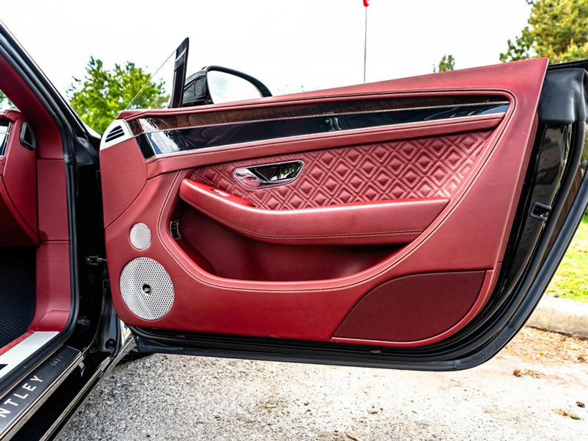 mph019_793997268_38334218_05229_2020_bentley_continental_gt_convertible_020_d31ed96ec5